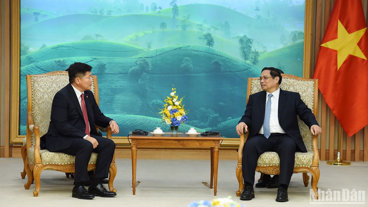 [Foto] Premier vietnamita recibe a ministro de Justicia y Asuntos Interiores de Mongolia