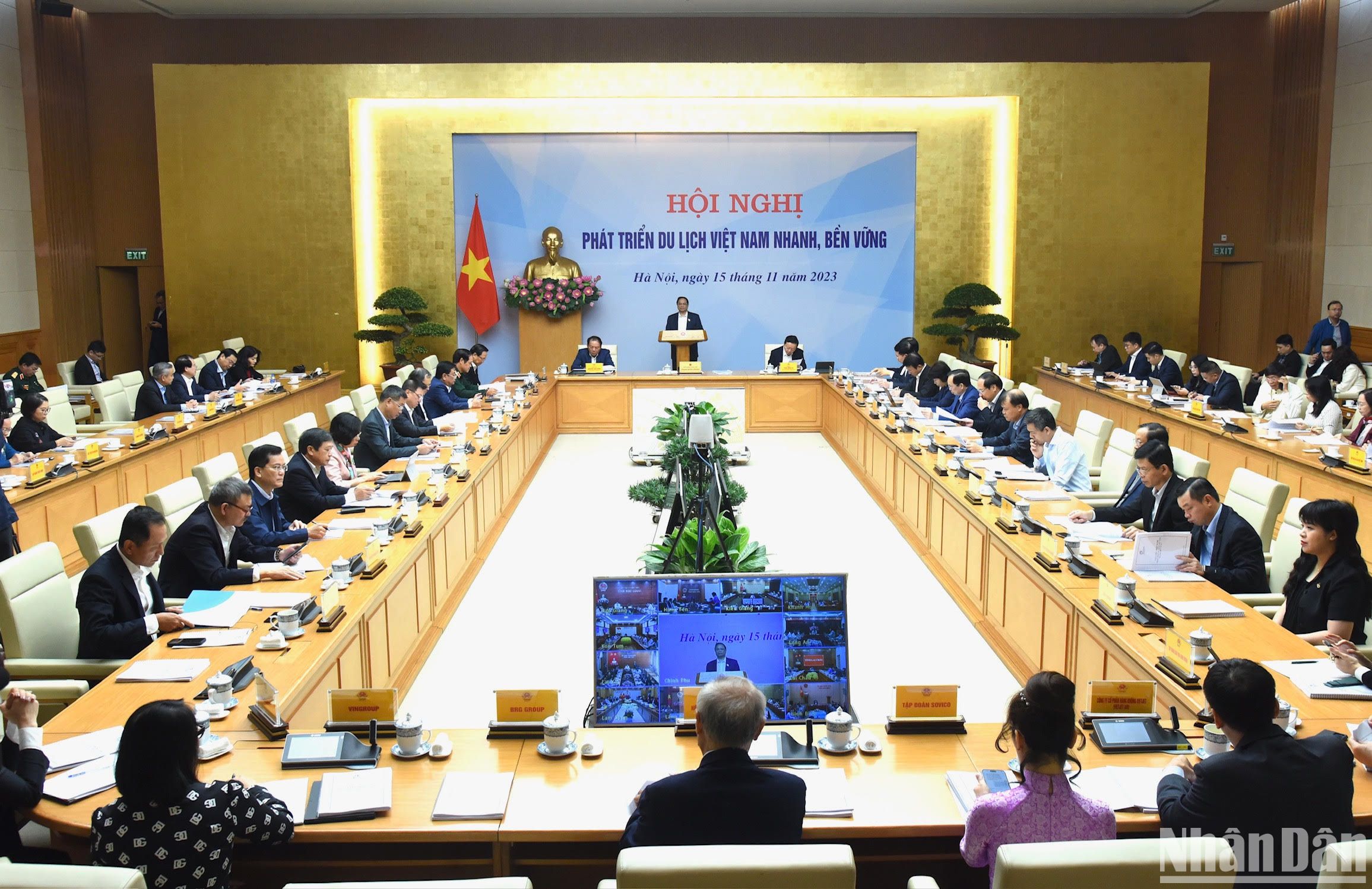 [Foto] Premier vietnamita preside conferencia sobre desarrollo turístico sostenible