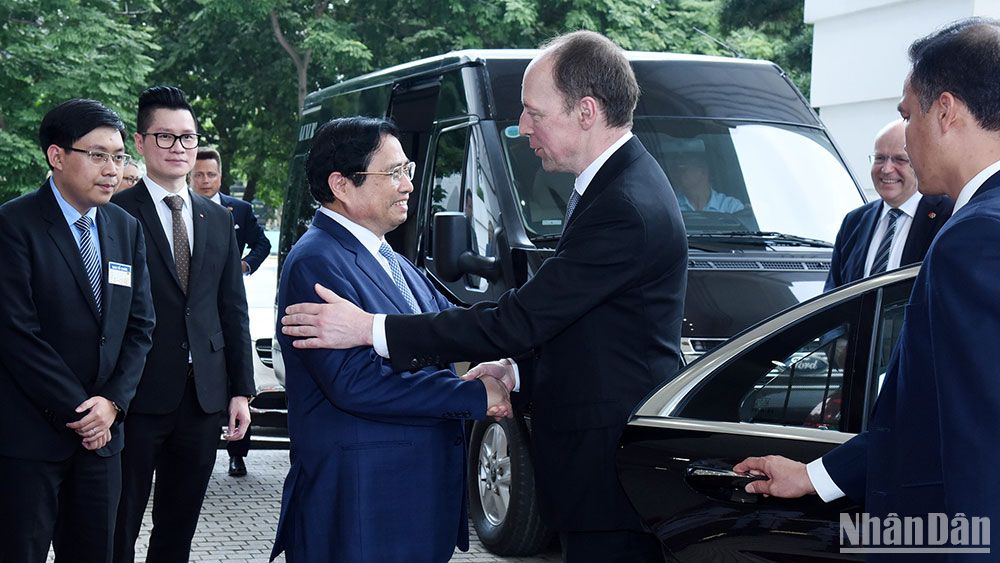 [Foto] Premier vietnamita recibe a presidente del Parlamento finlandés