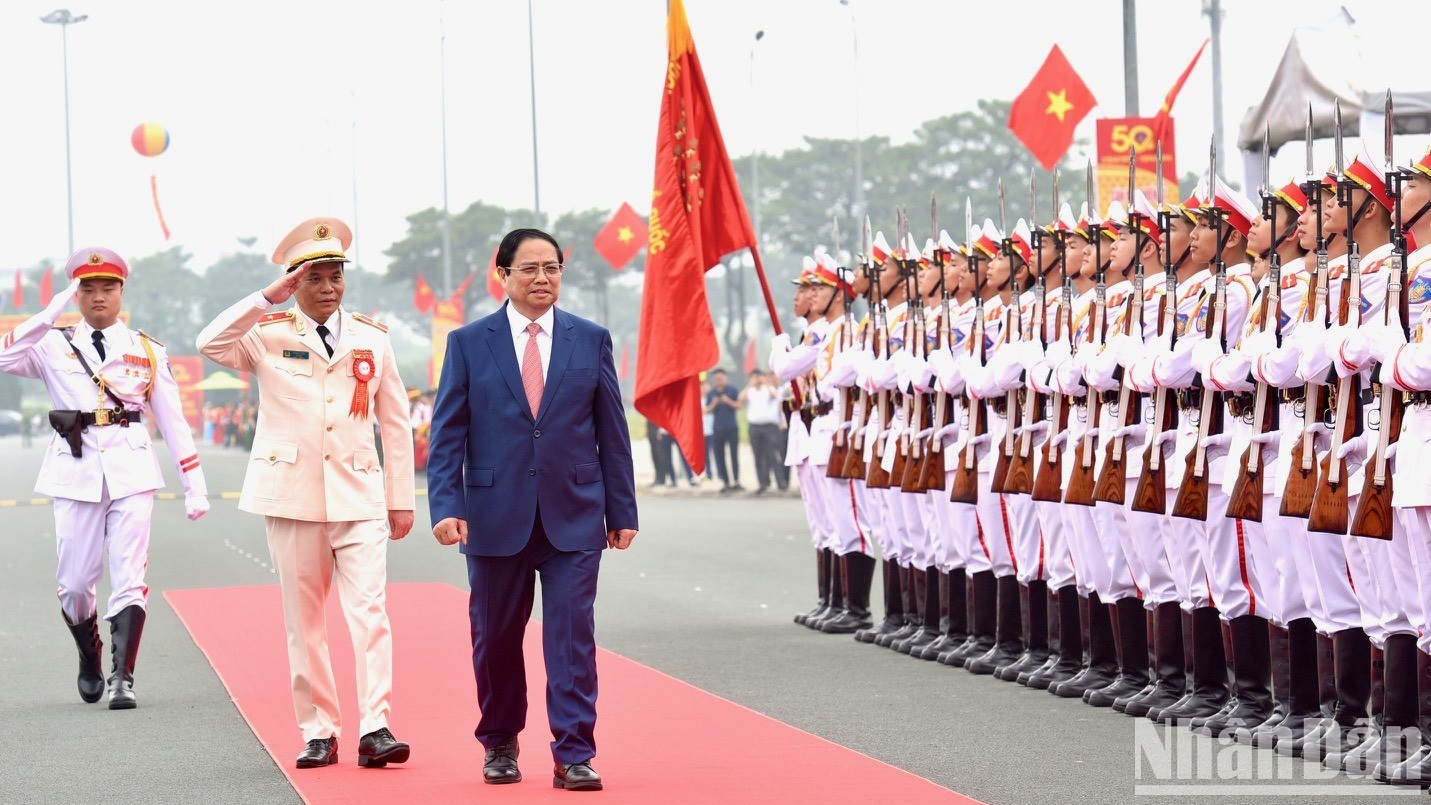[Foto] Premier vietnamita asiste al acto conmemorativo por 50 aniversario de la Policía Móvil