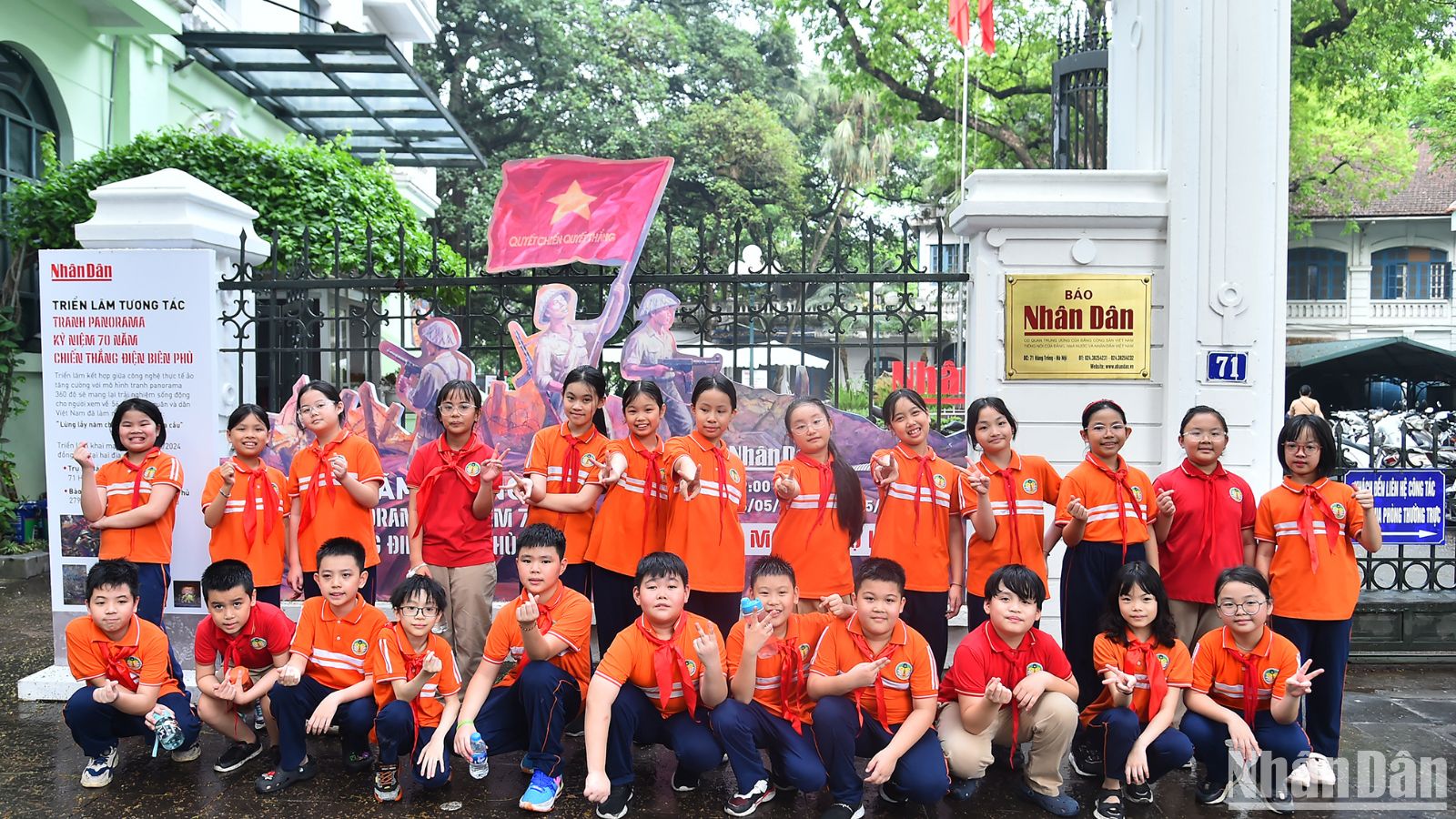 [Foto] Estudiantes de primaria exploran cuadro panorámico “Campaña de Dien Bien Phu”