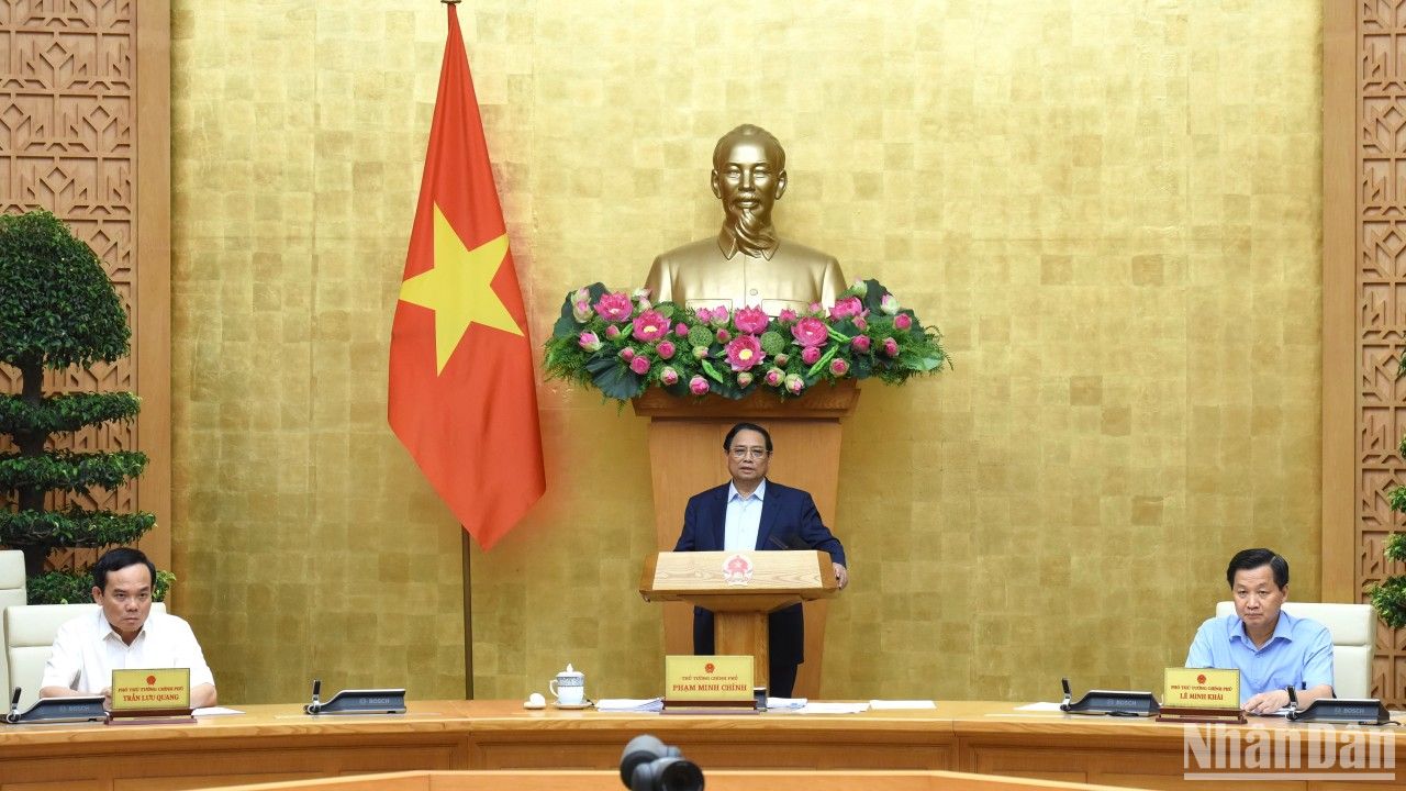 [Foto] Premier vietnamita preside reunión gubernamental sobre formulación de leyes