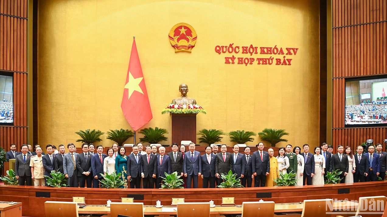 [Foto] Clausuran séptimo período de sesiones del Parlamento vietnamita de XV legislatura