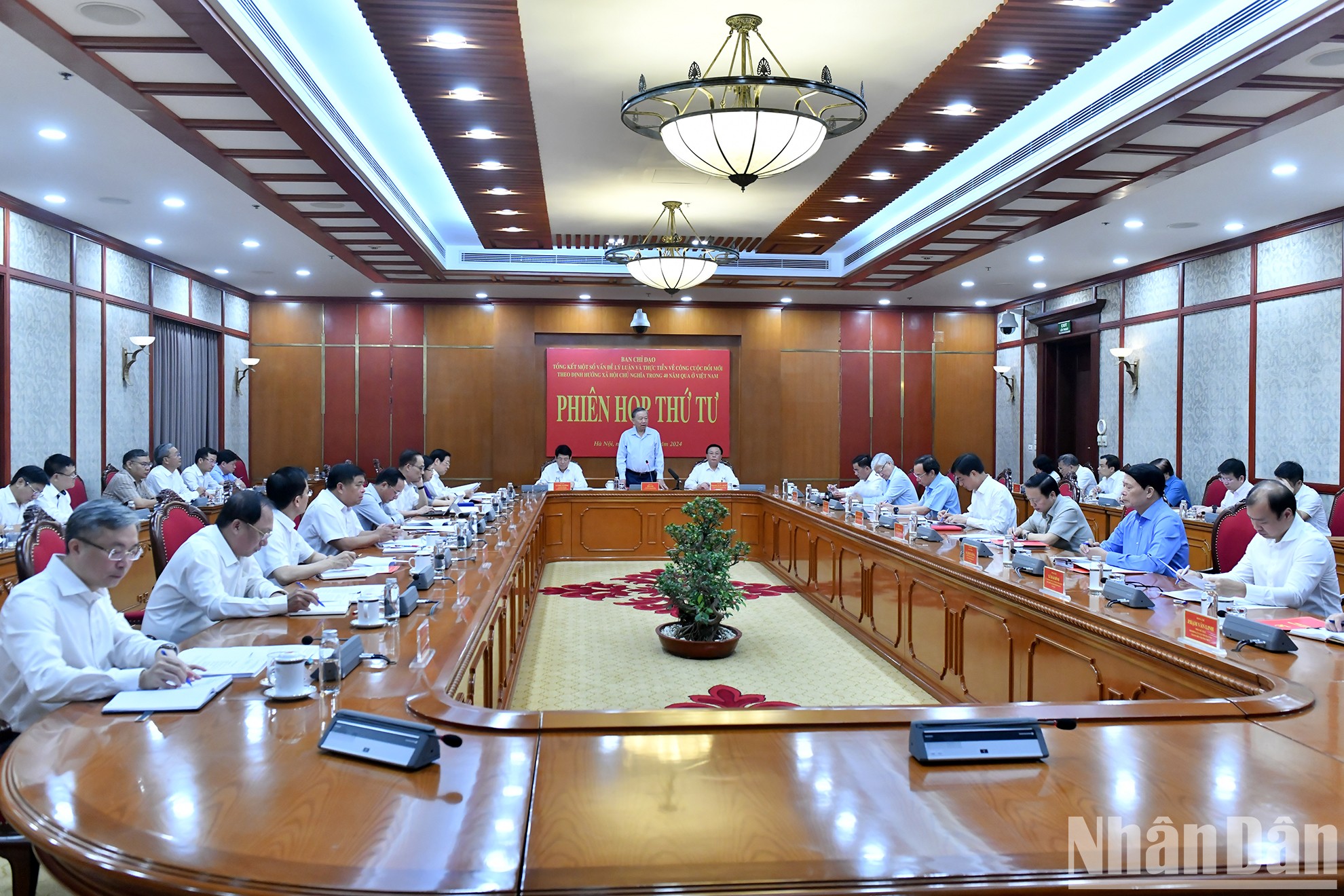 [Foto] Máximo dirigente de Vietnam preside reunión de balance sobre la causa de Renovación 