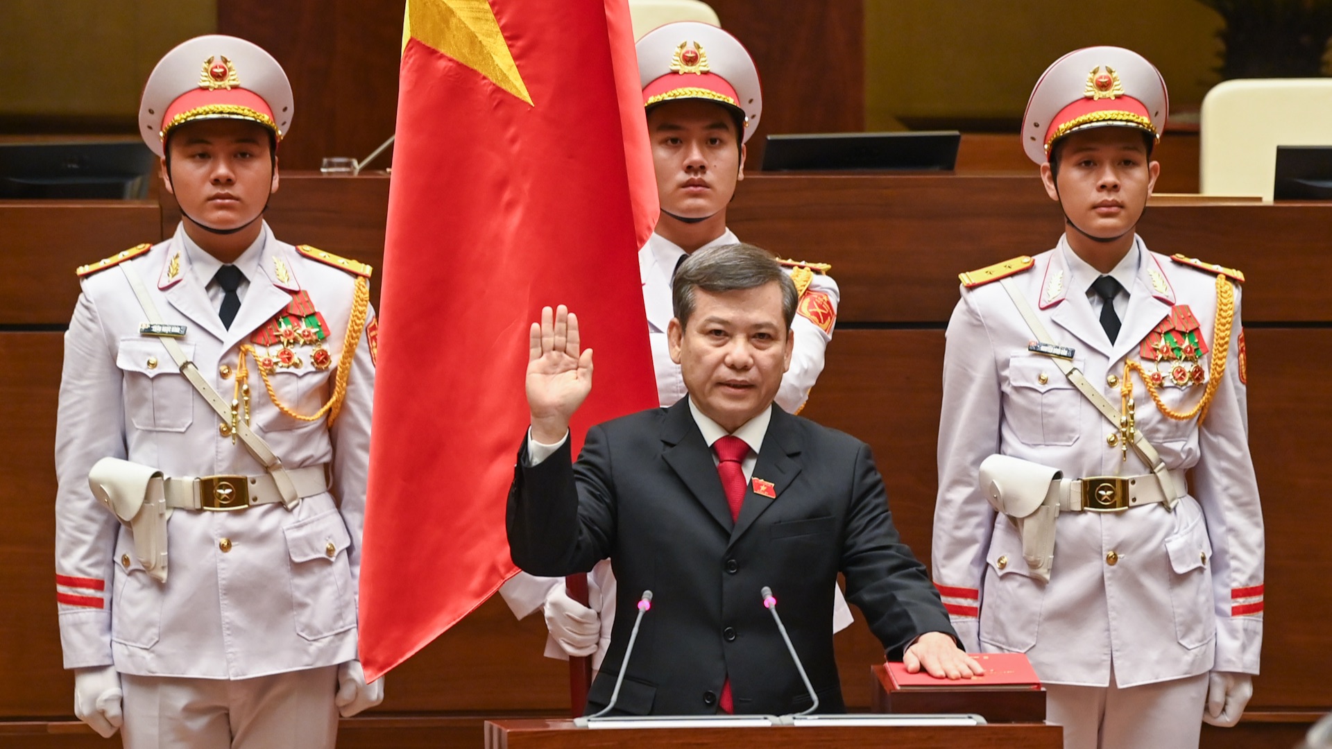 [Foto] Le Minh Tri jura su cargo como presidente del Tribunal Popular Supremo de Vietnam