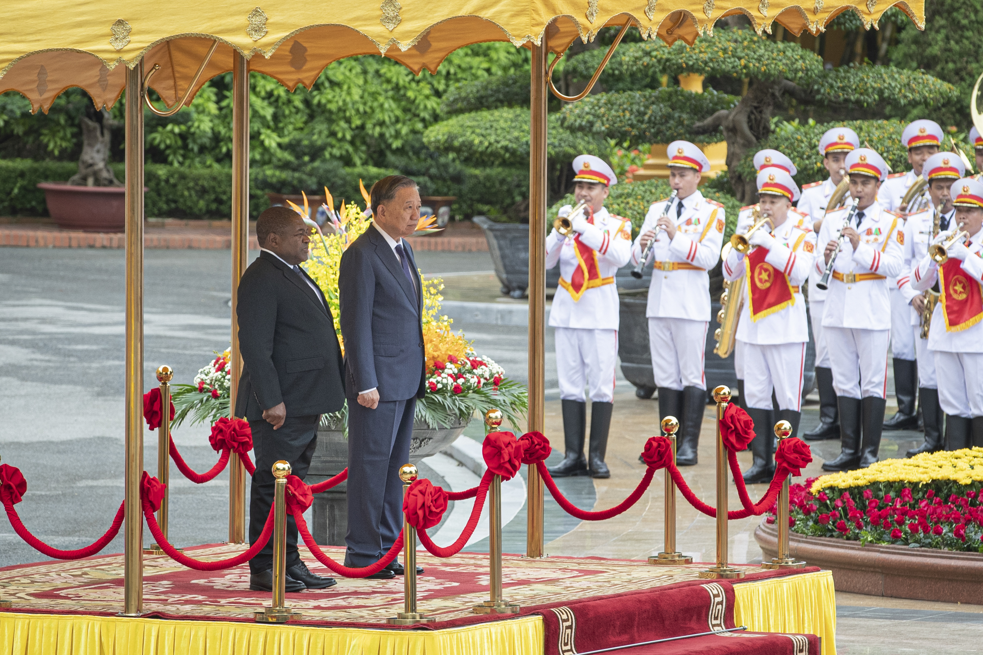 [Foto] Máximo dirigente de Vietnam ofrece recepción ceremonial a presidente de Mozambique