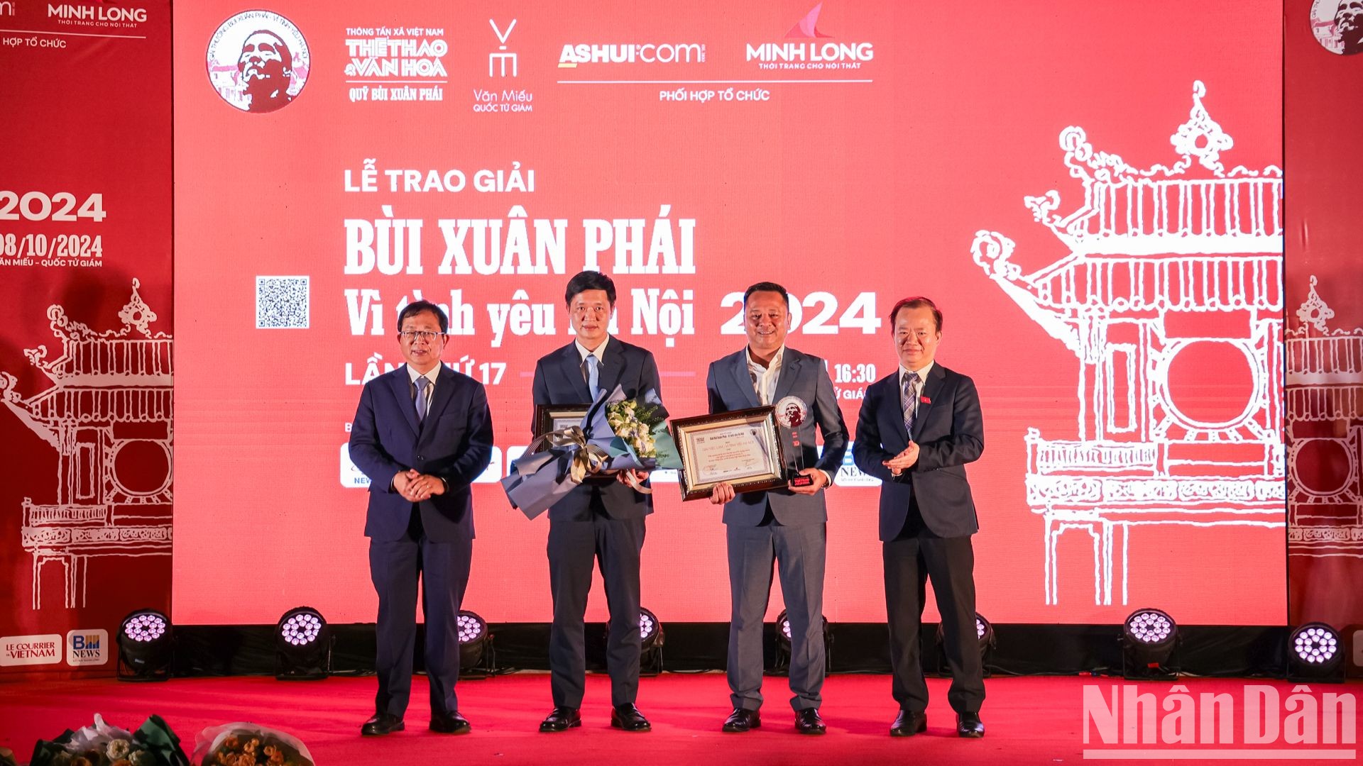 [Foto] Entregan el Premio “Bui Xuan Phai - Por el amor a Hanói” 2024