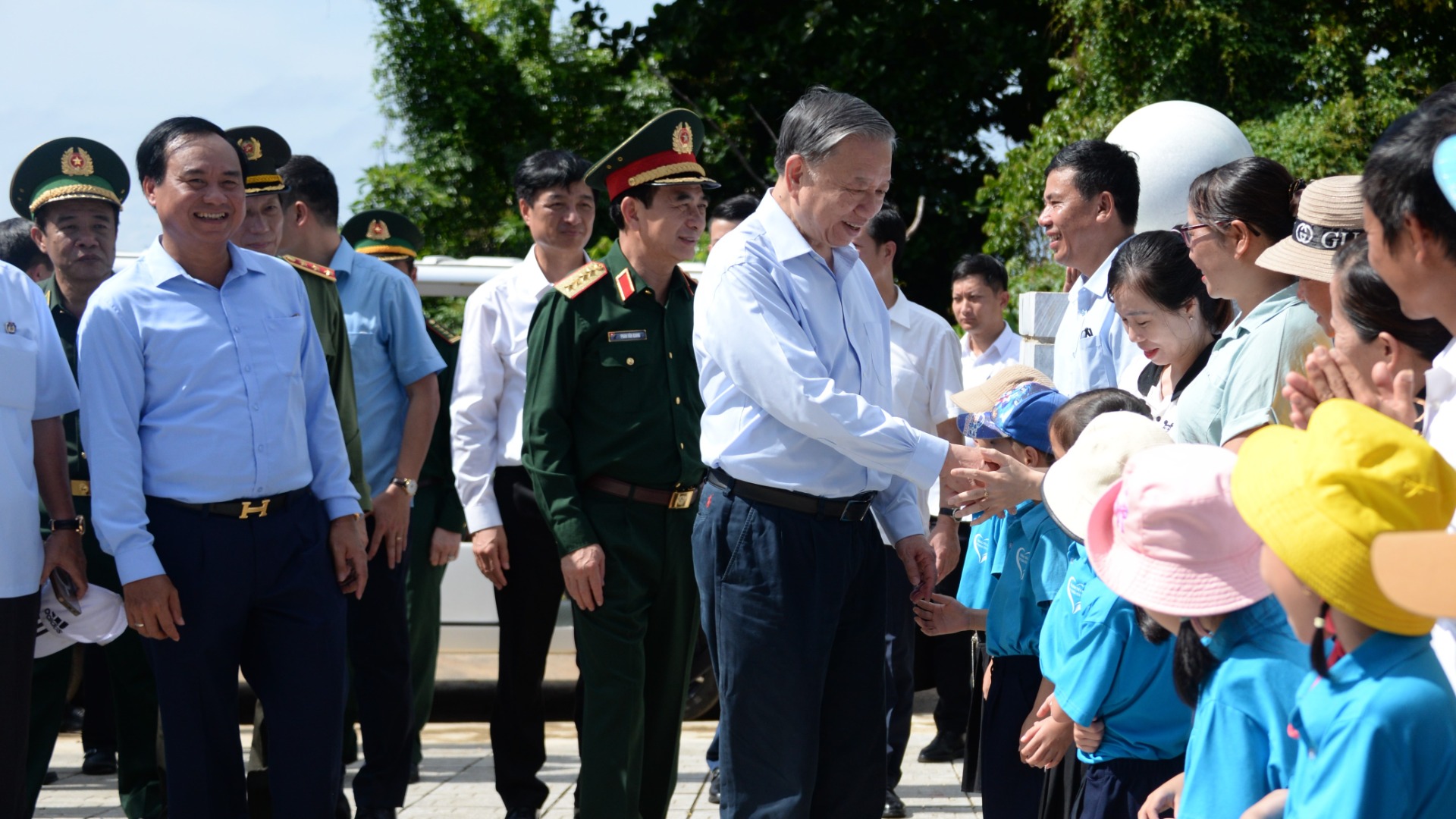 [Foto] Máximo dirigente vietnamita visita distrito insular de Con Co