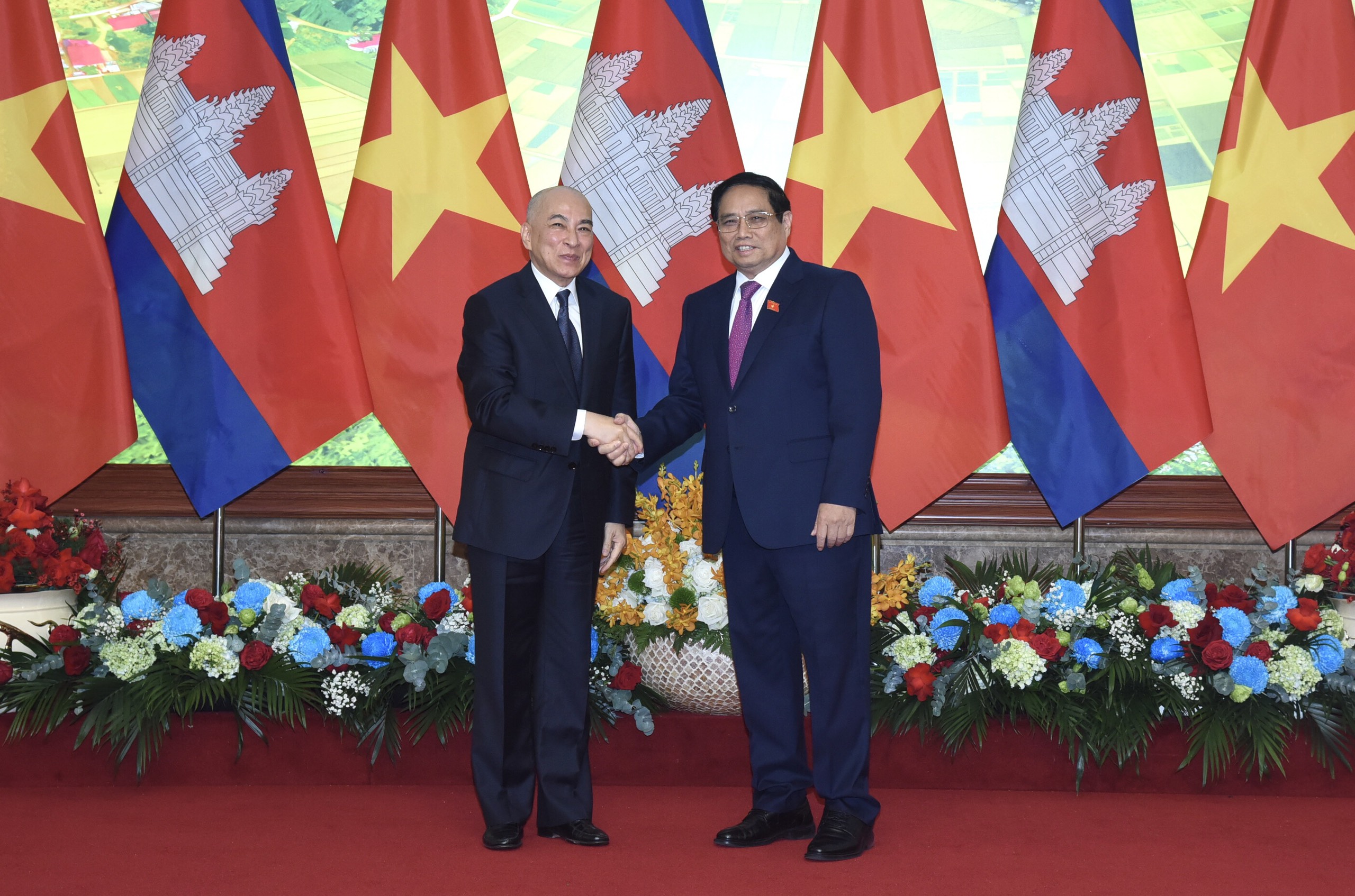 [Foto] Premier vietnamita se reúne con rey de Camboya