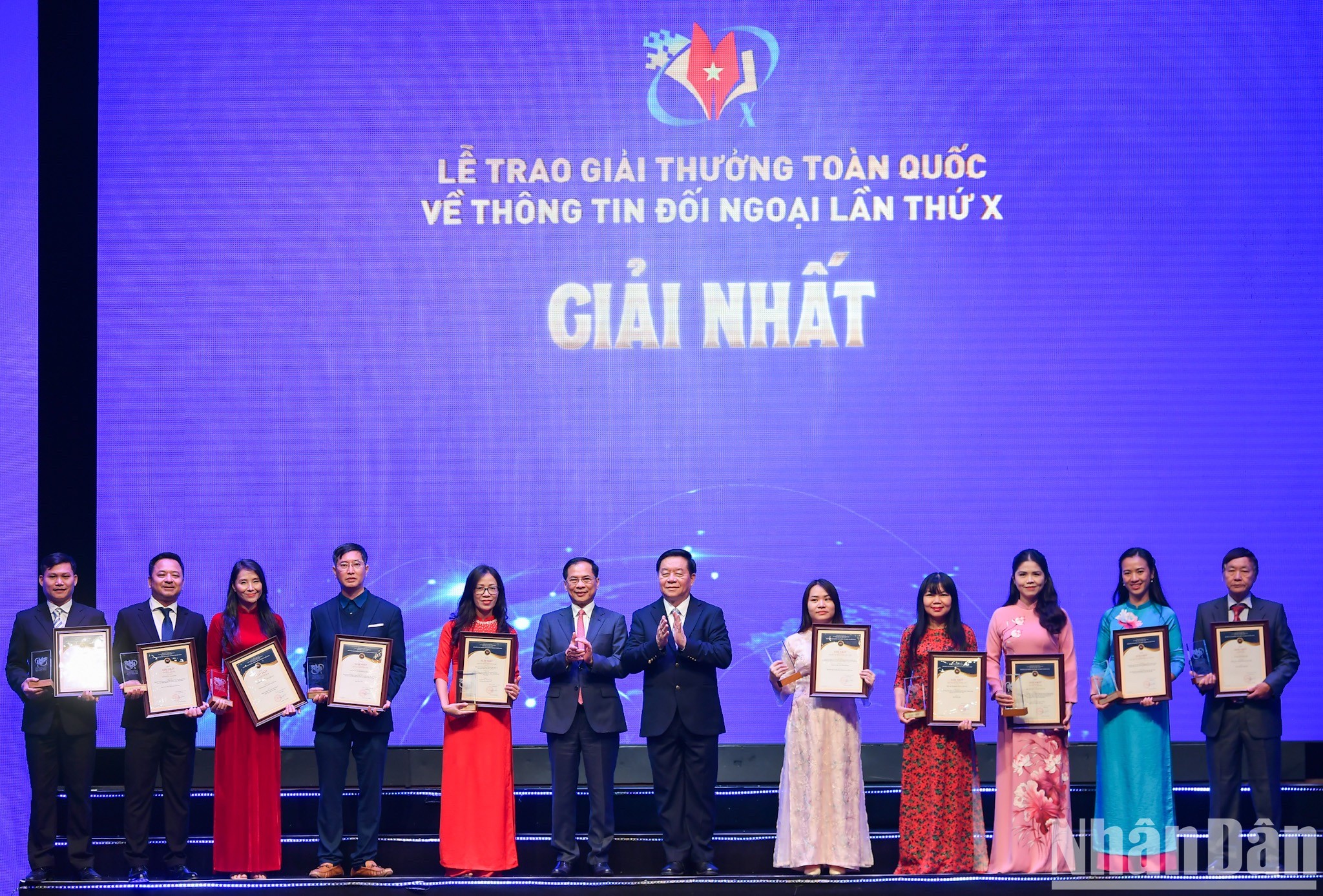 [Foto] Otorgan en Vietnam los Premios Nacionales de Divulgación Internacional 2024