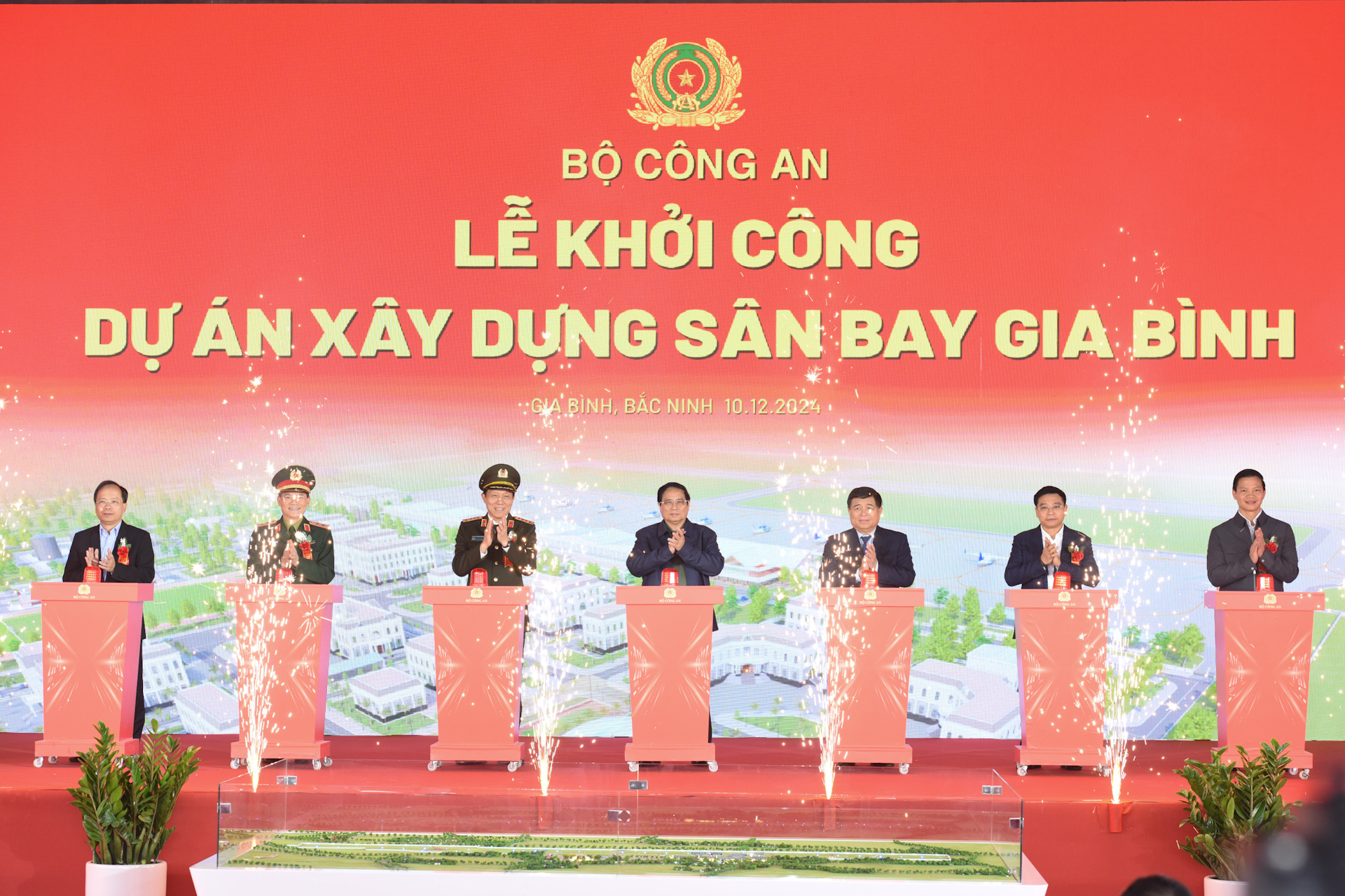 [Foto] Premier vietnamita presencia inicio de construcción del aeropuerto de Gia Binh