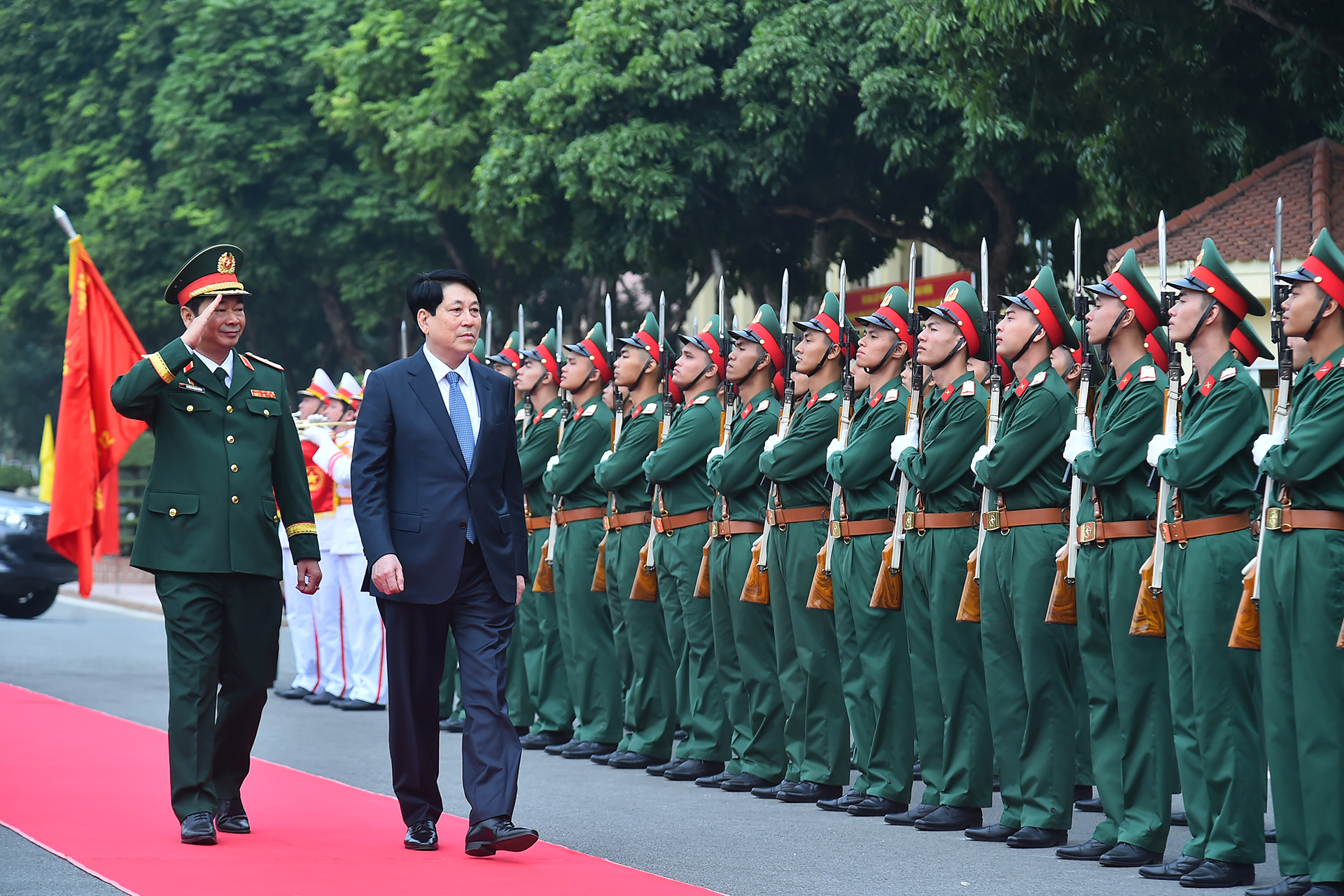 [Foto] Presidente vietnamita visita Cuerpo de Ejército 12