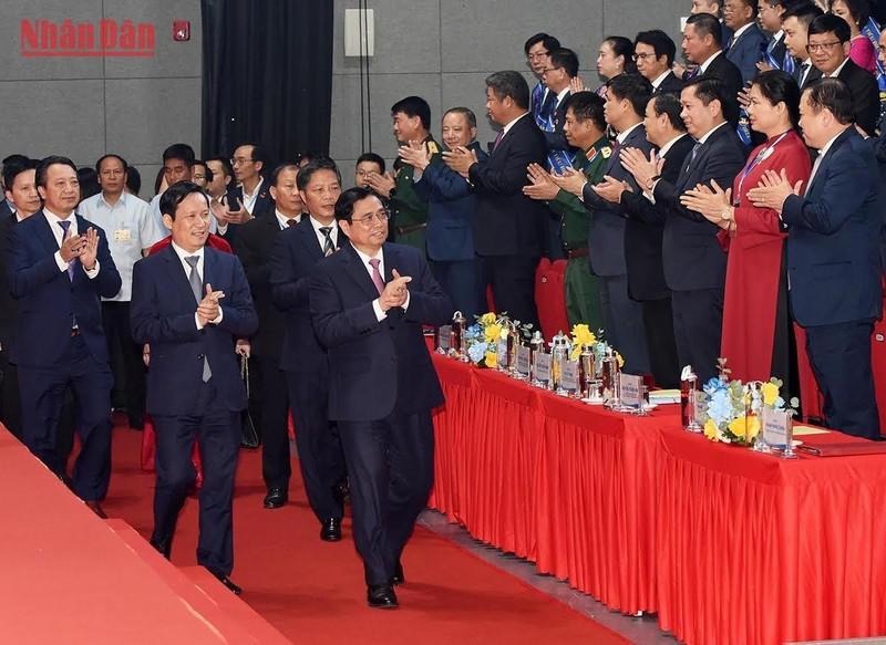 El primer ministro y los líderes del Partido y Gobierno en la ceremonia inaugural.