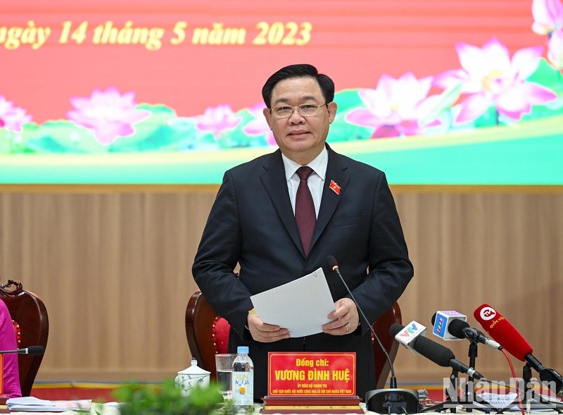 [Foto] Presidente legislativo realiza visita de trabajo a provincia de Ha Nam