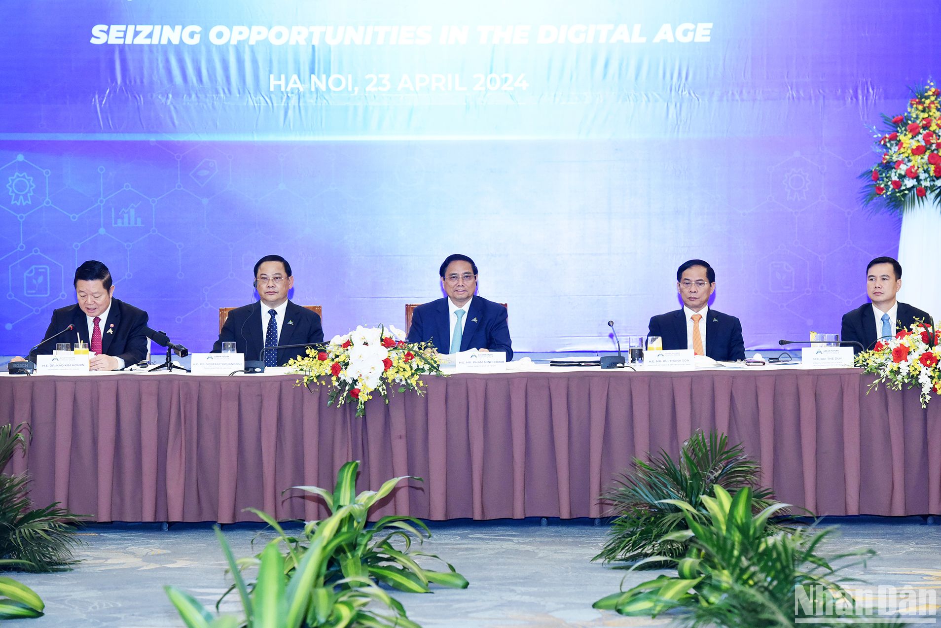 [Foto] Premier vietnamita asiste a coloquio con empresas de Asean