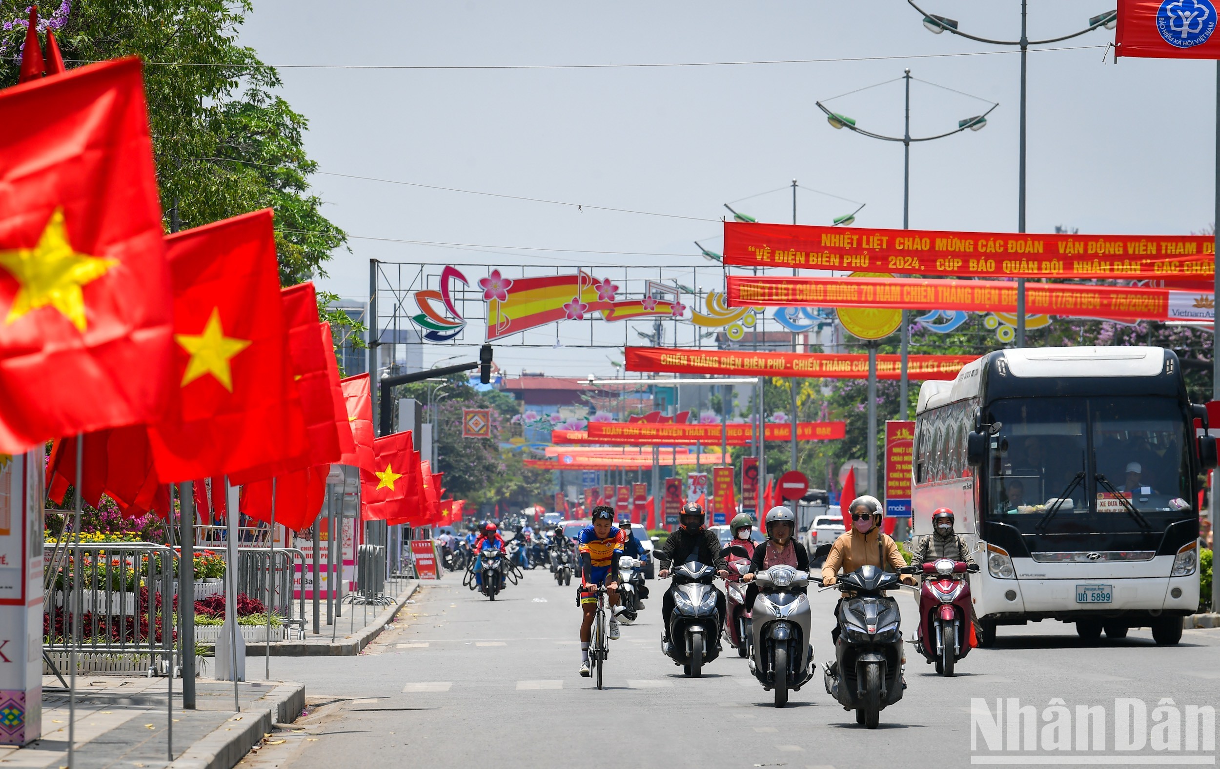 [Foto] Brillantes calles de Dien Bien Phu antes del 70º aniversario de la victoria de campaña histórica