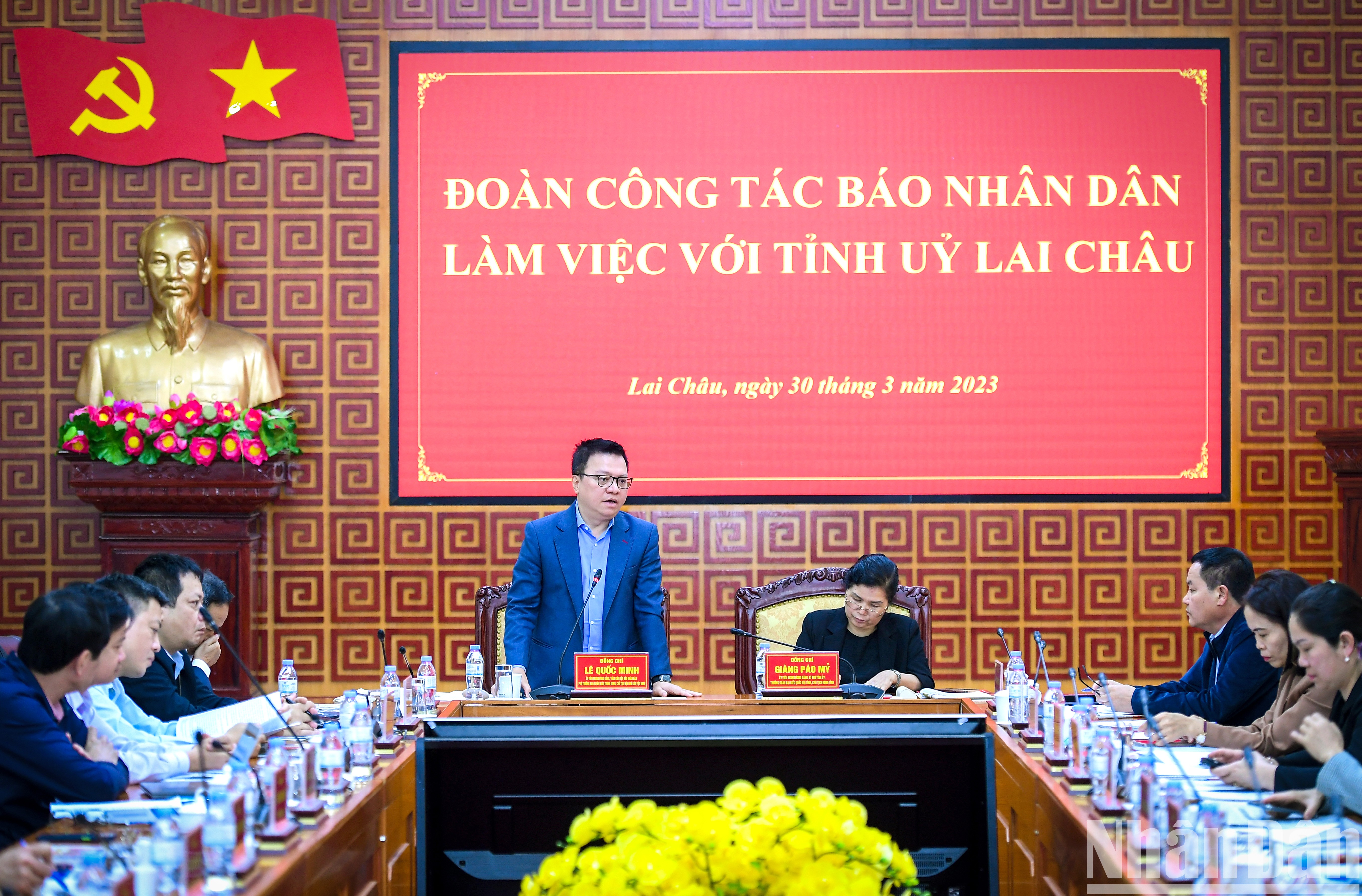 [Foto] Delegación de Nhan Dan trabaja con Comité del Partido de Lai Chau