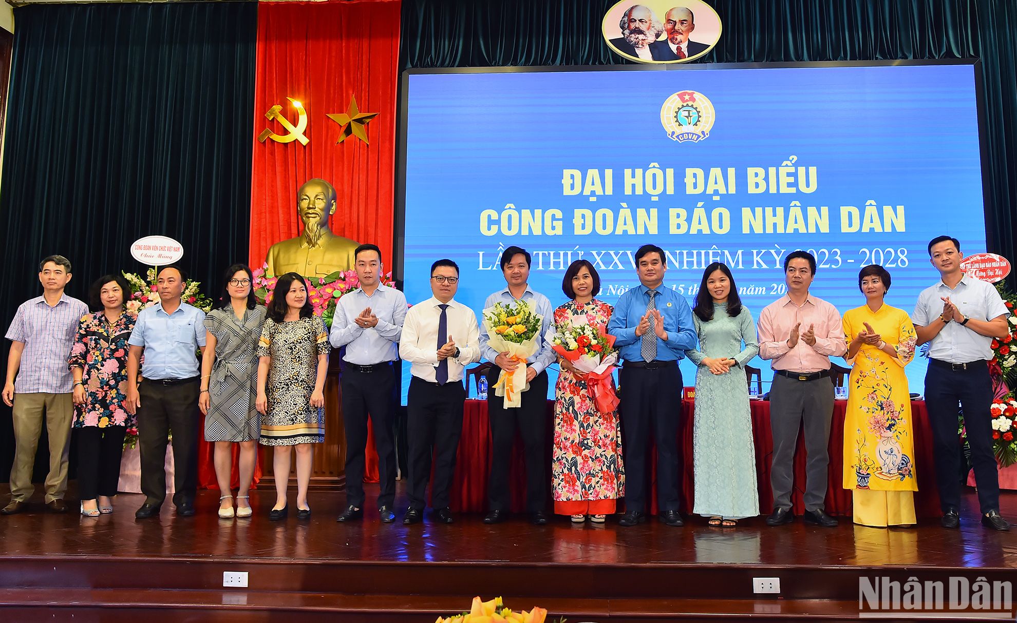 [Foto] Celebran en Hanói Congreso de Sindicato del periódico Nhan Dan