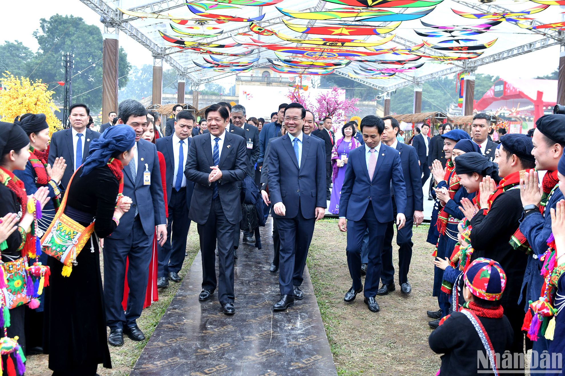 [Foto] Presidente vietnamita y su homólogo filipino visitan Ciudadela Imperial de Thang Long