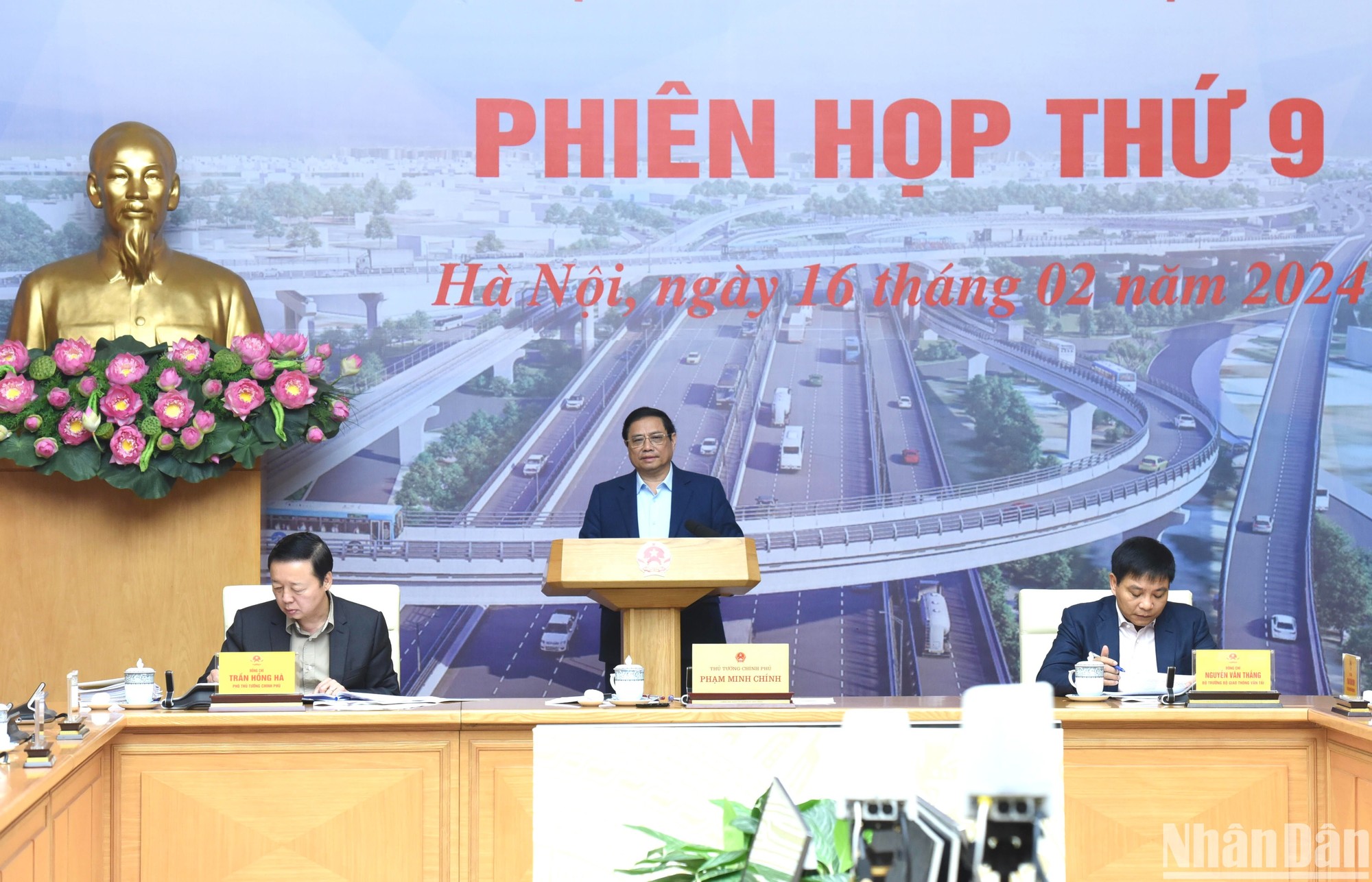 El premier vietnamita, Pham Minh Chinh, preside el evento.