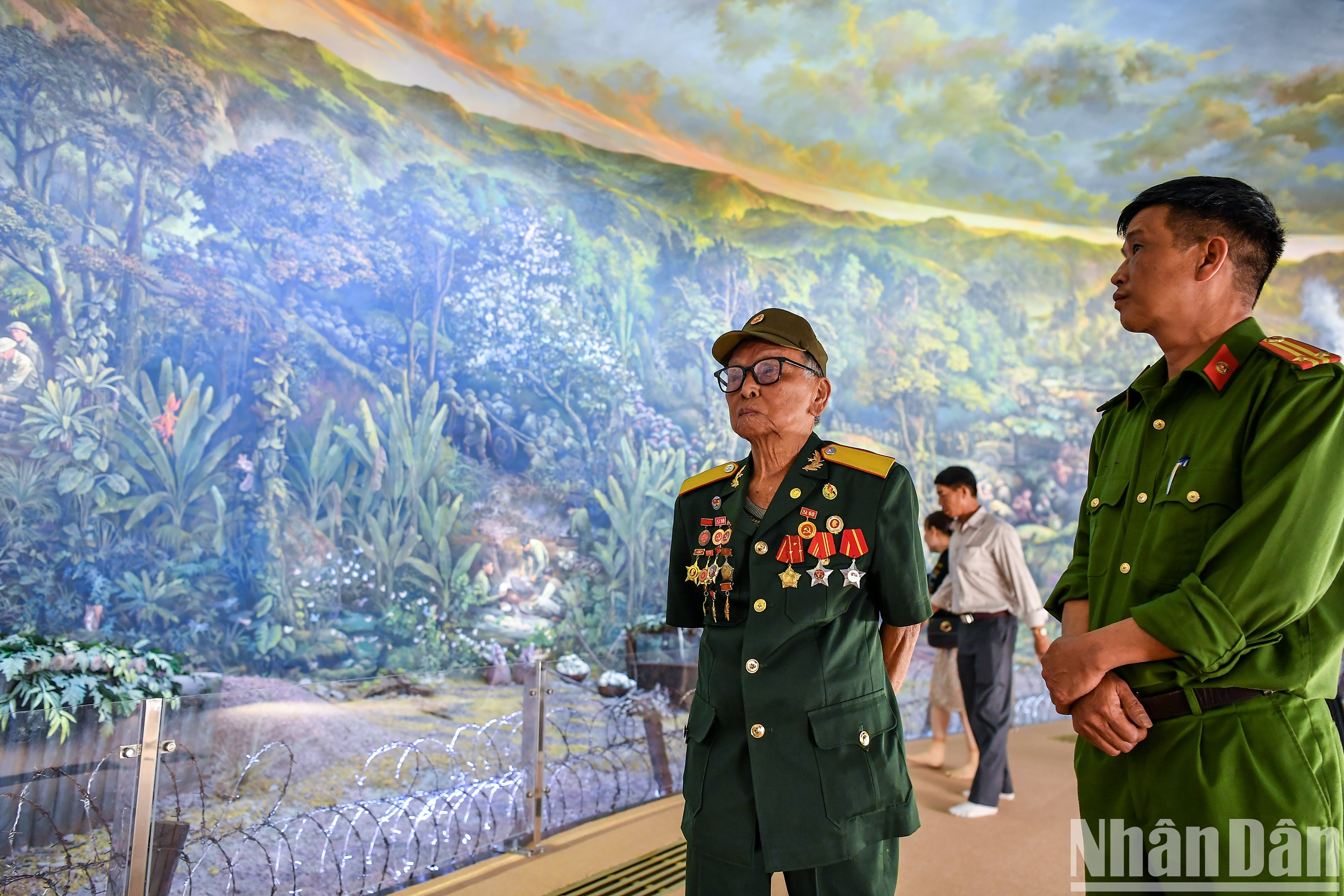 [Foto] Admiran pintura panorámica sobre histórica campaña de Dien Bien Phu
