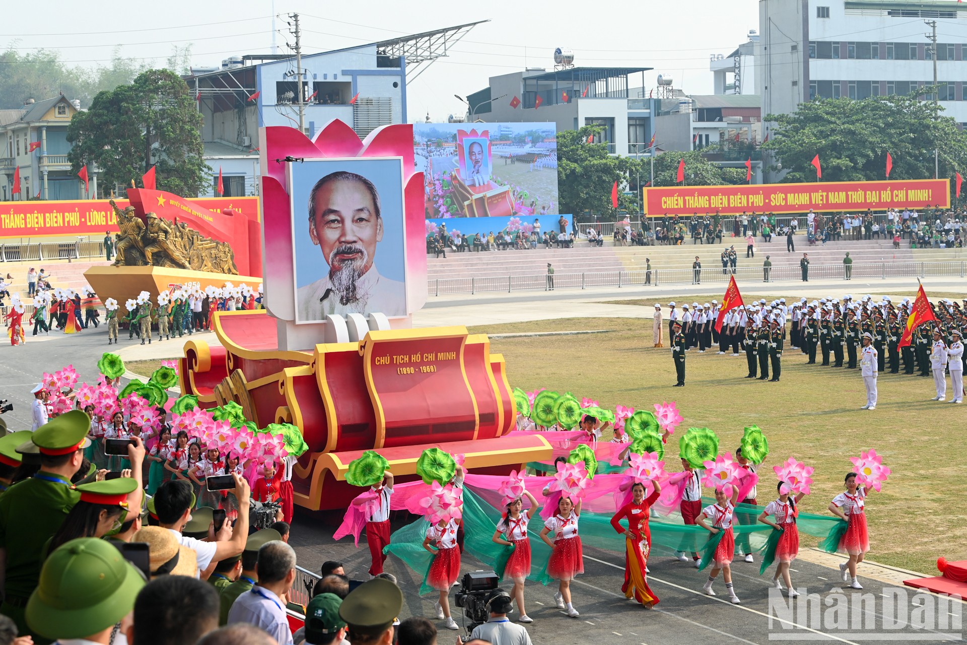 [Foto] Impresionantes imágenes en ensayo final por 70° aniversario de victoria de Dien Bien Phu