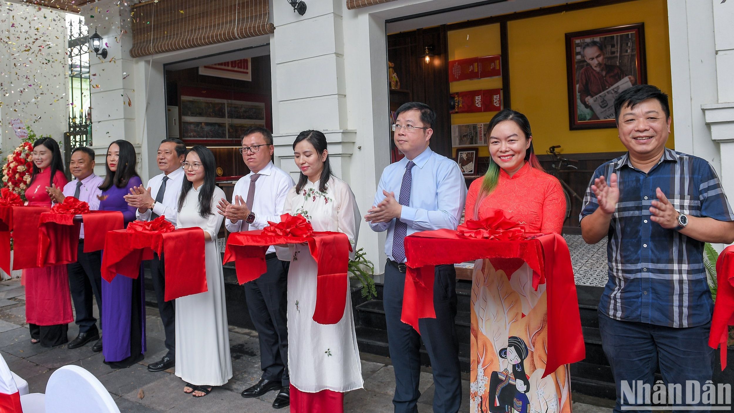 [Foto] Inaugurada la sala de exposición del periódico Nhan Dan