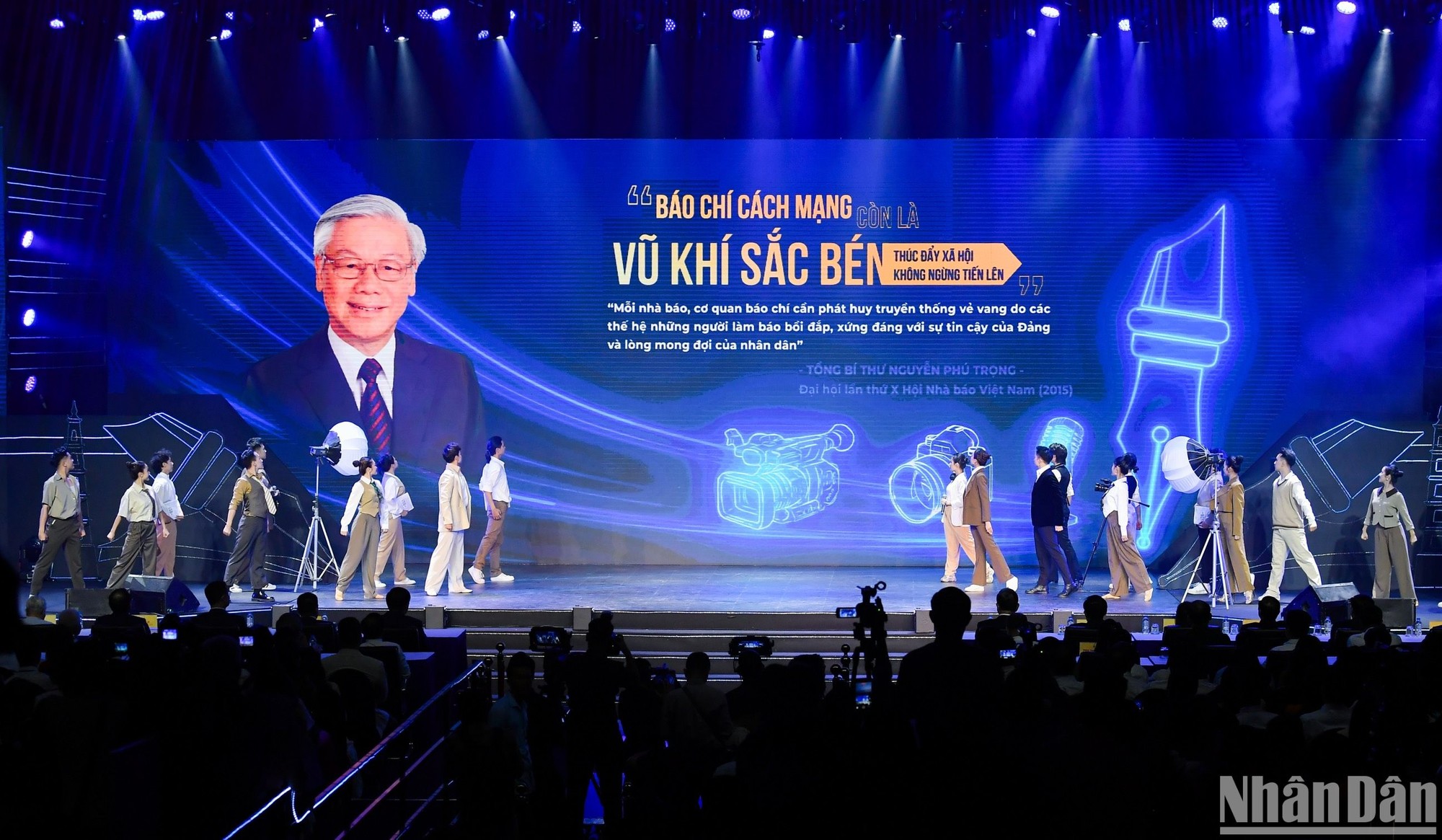 [Foto] Presidente vietnamita asiste al acto de entrega de los 18 Premios Nacionales de la Prensa de Vietnam