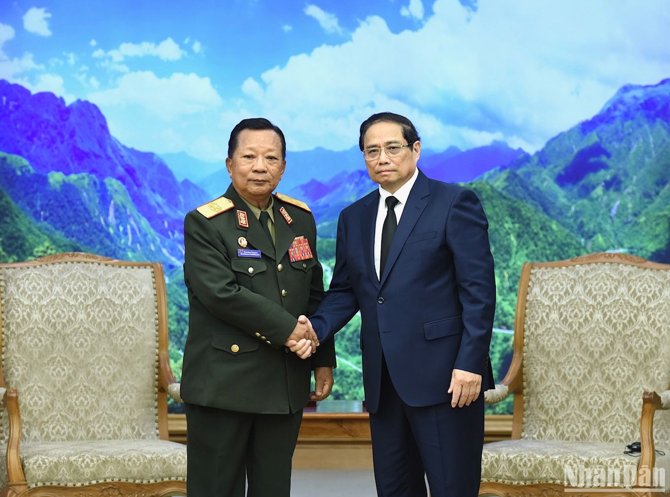 [Foto] Premier vietnamita recibe a ministro de Defensa de Laos