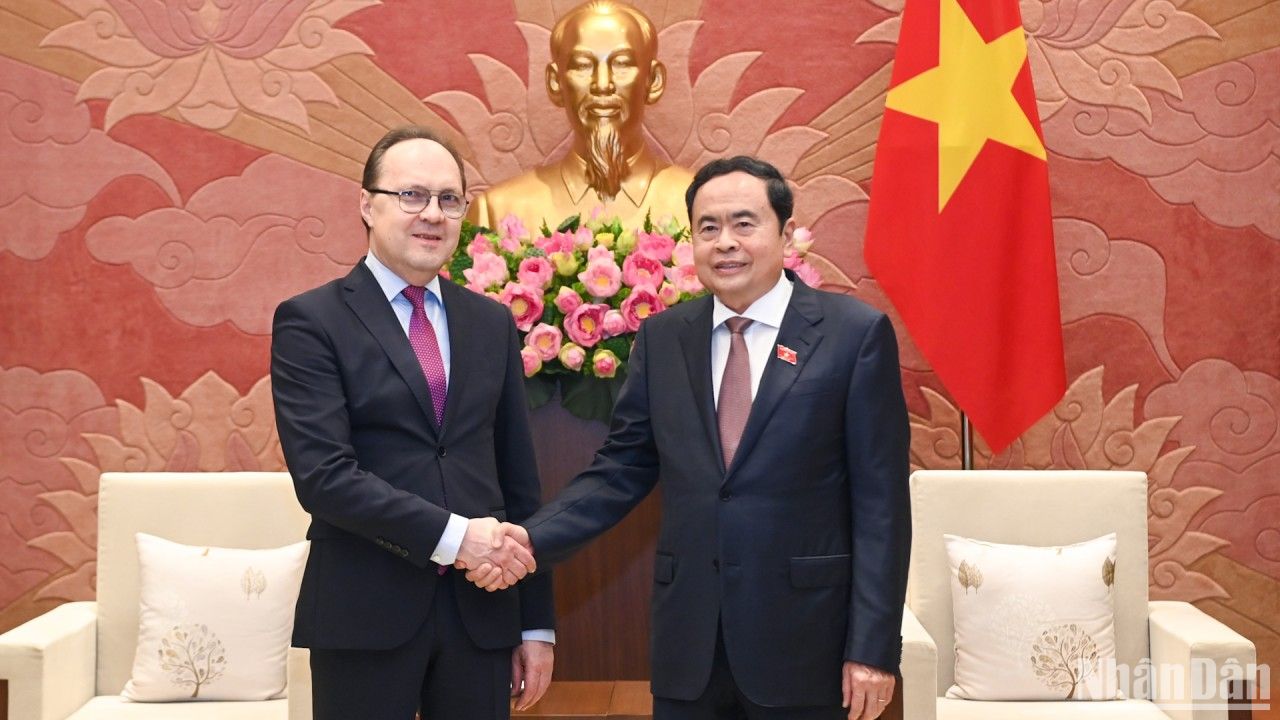 [Foto] Presidente de Asamblea Nacional de Vietnam recibe a embajador de Rusia en Hanói