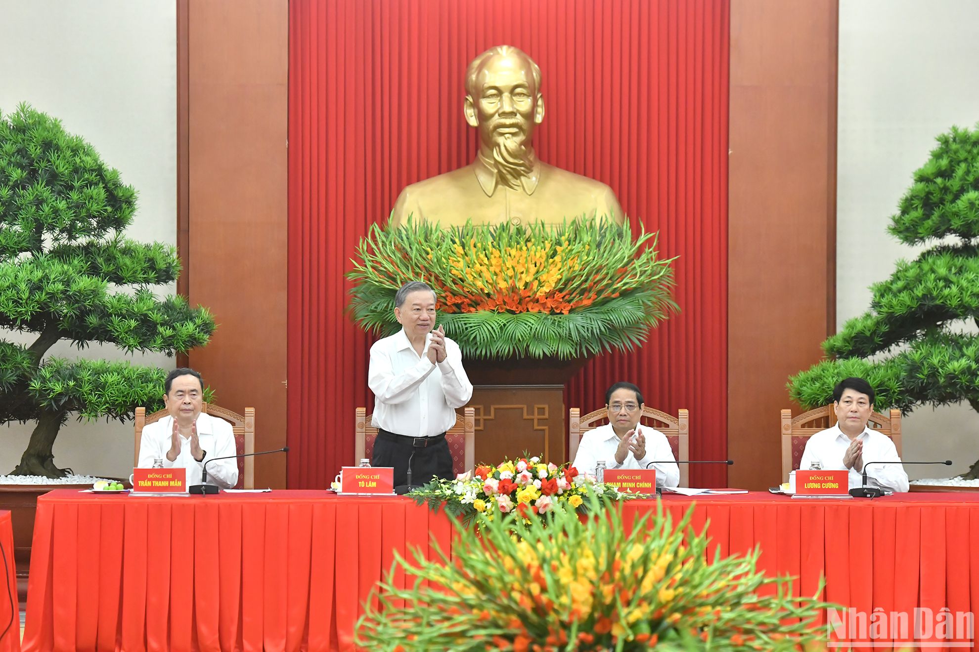 [Foto] Máximo dirigente de Vietnam se reúne con dirigentes y exdirigentes del Partido y del Estado