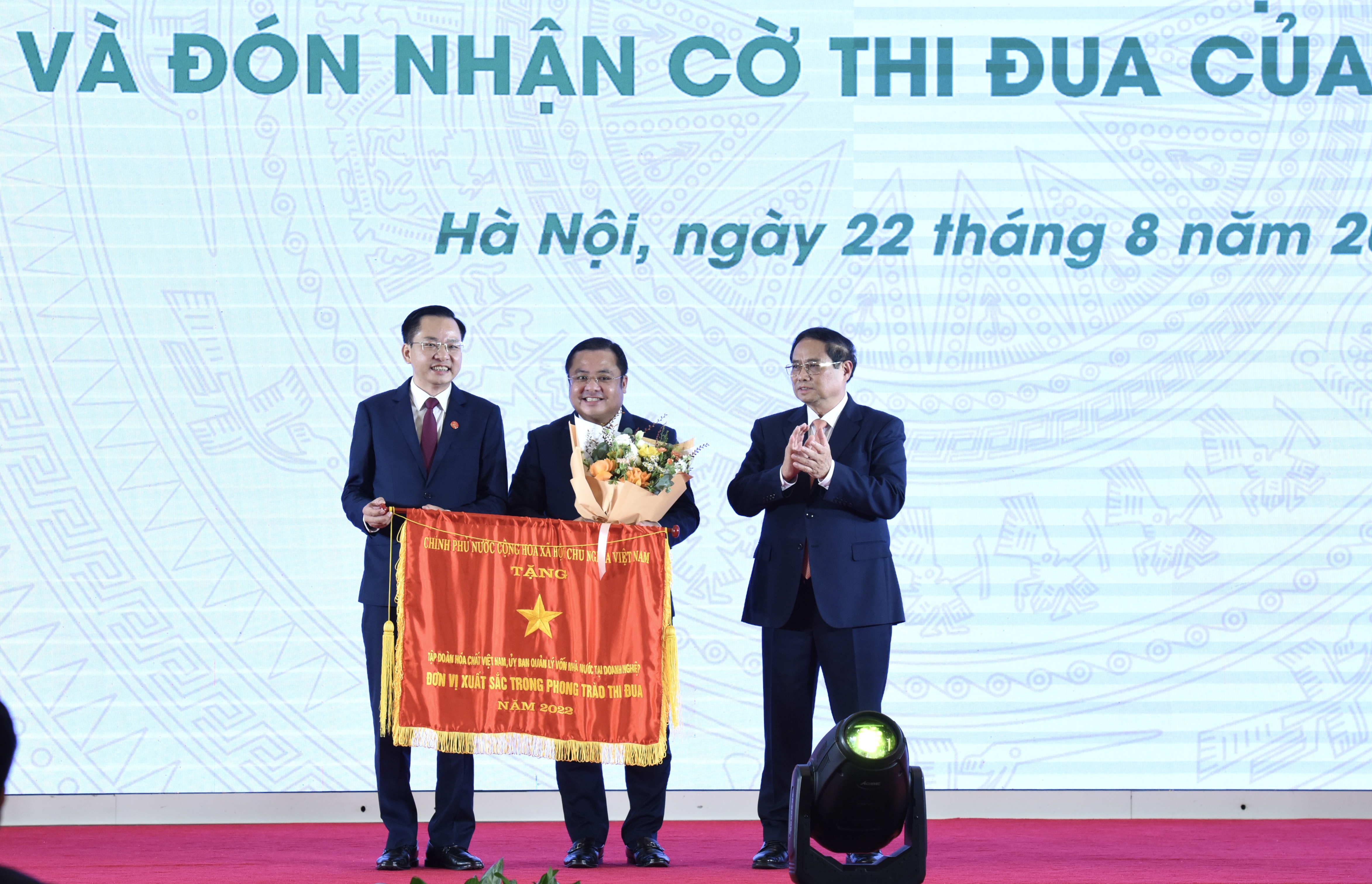 [Foto] Premier asiste al acto por 55 aniversario del Día tradicional de la industria química de Vietnam