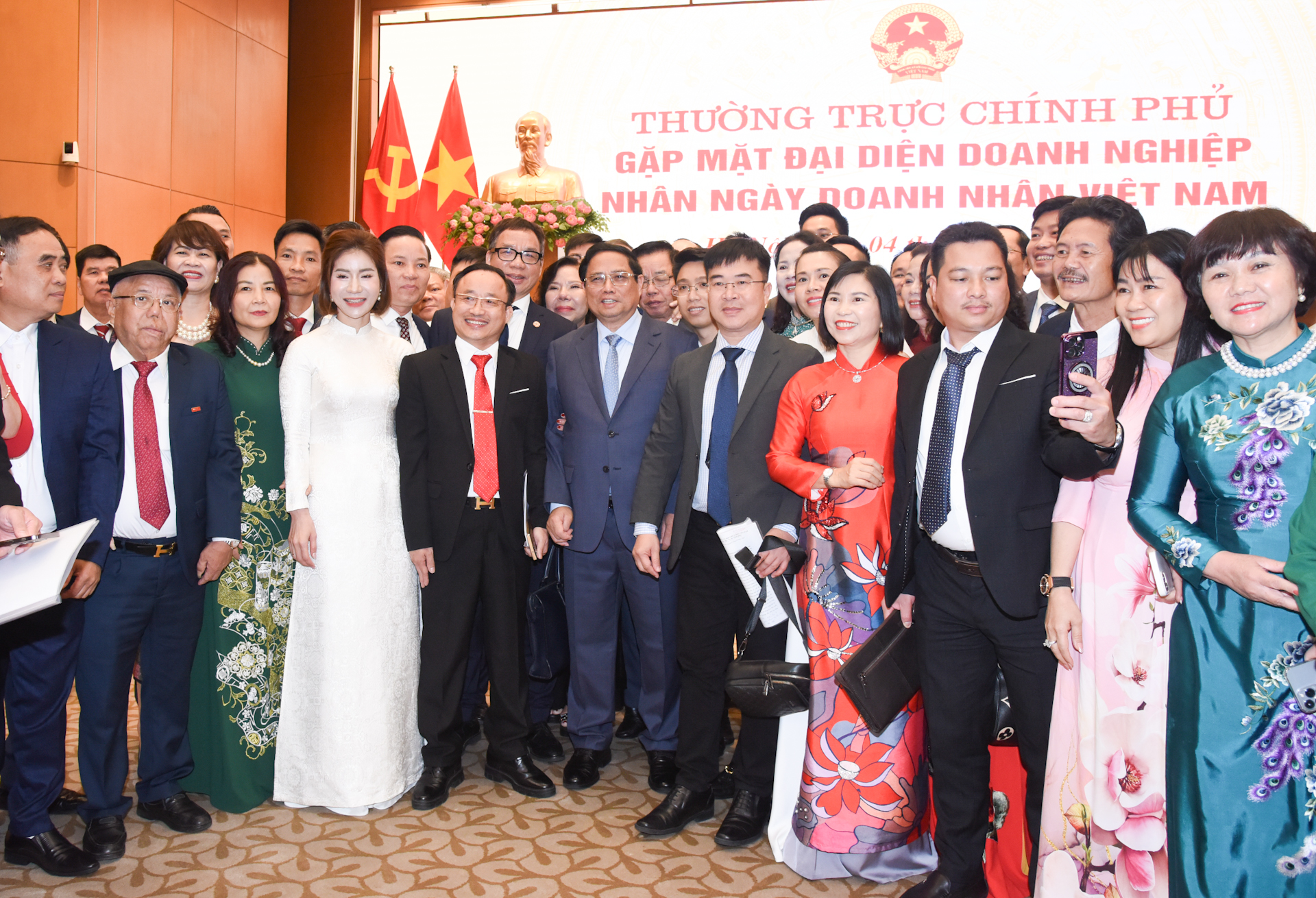 [Foto] Jefatura del Gobierno vietnamita se reúne con empresarios nacionales