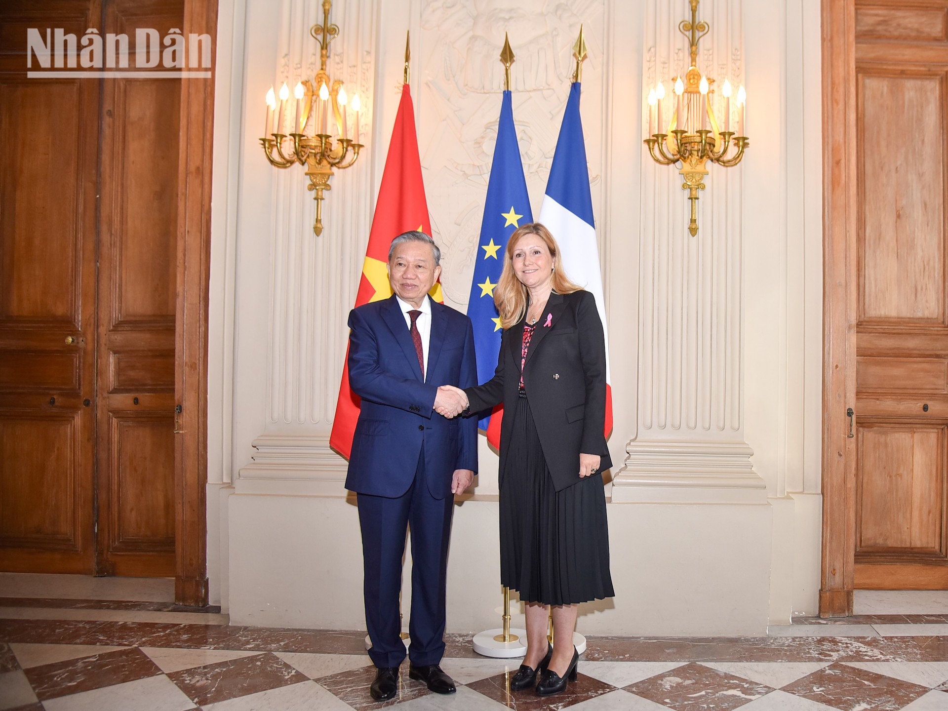 [Foto] Máximo dirigente vietnamita se reúne con presidenta de Asamblea Nacional francesa