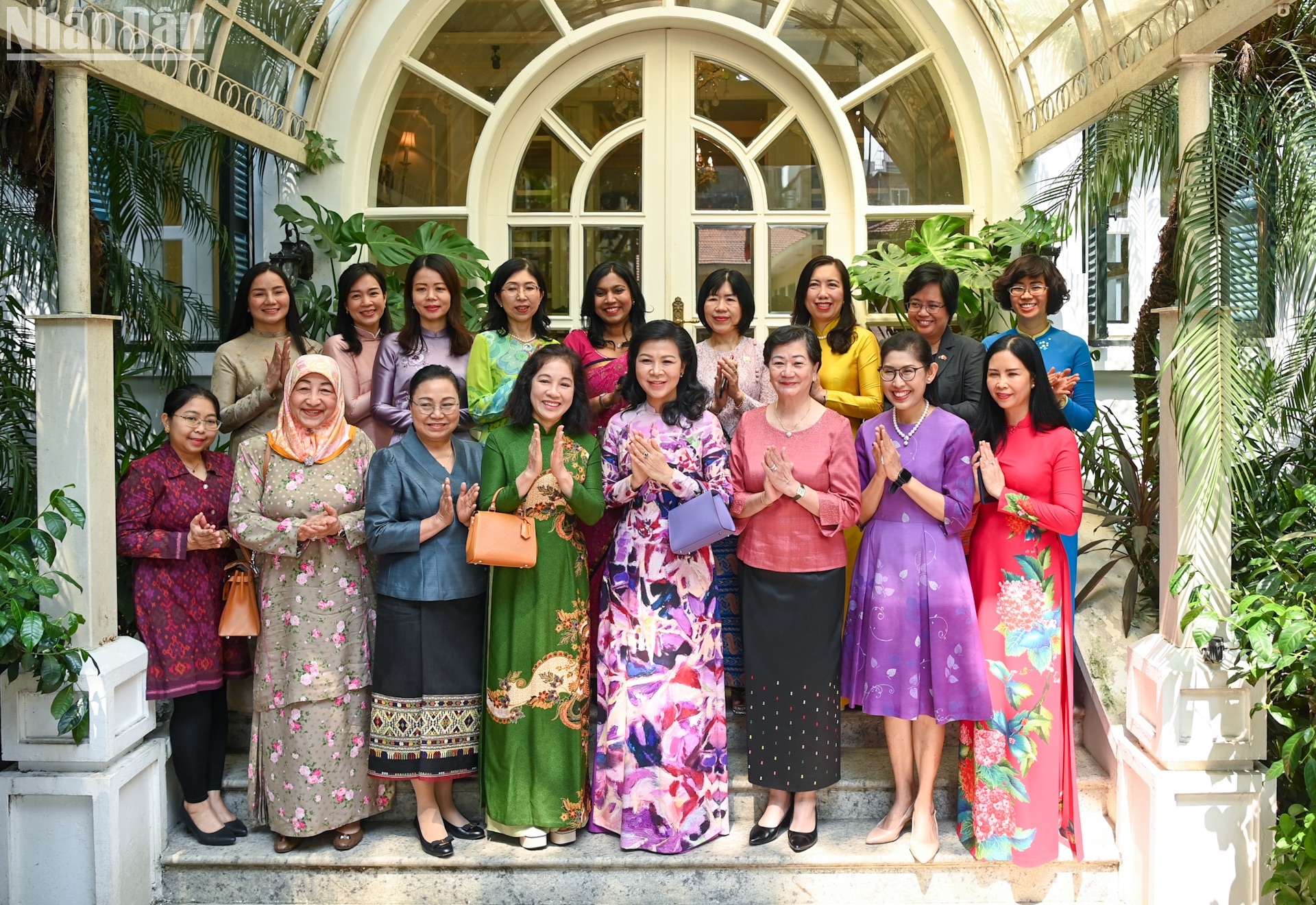 [Foto] Esposa del máximo dirigente vietnamita se reúne con Grupo de Mujeres de la Comunidad de la Asean