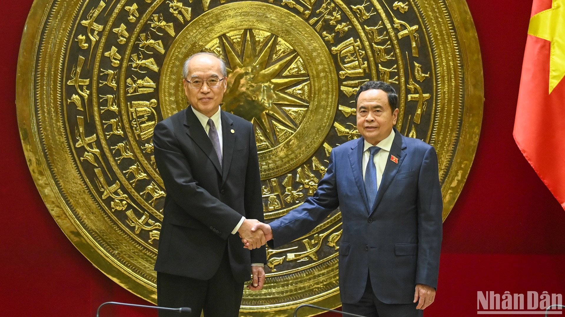 [Foto] Máximo dirigente legislativo vietnamita recibe a presidente del Tribunal Popular Supremo de China