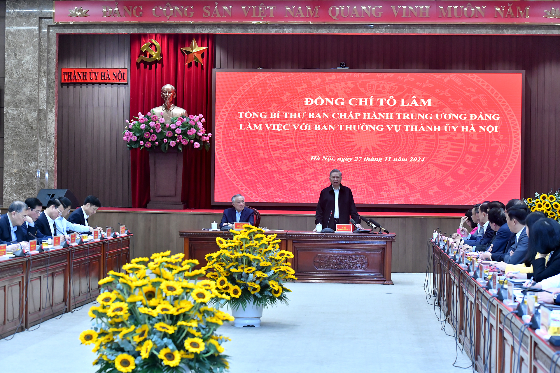 [Foto] Máximo dirigente partidista vietnamita se reúne con Buró Permanente del Comité partidista de Hanói