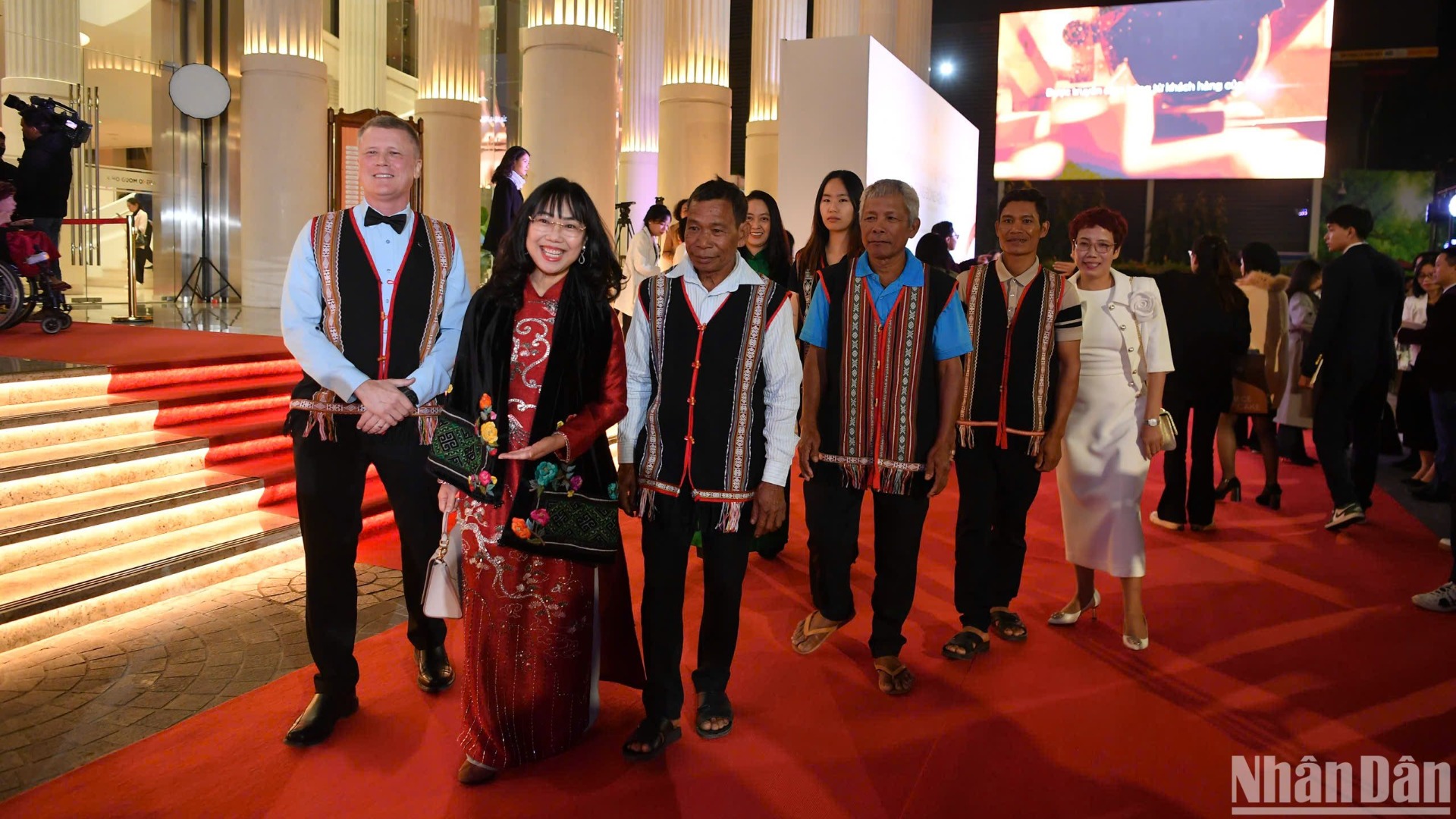 [Foto] Numerosos invitados asisten a Gala de Premiación a Acciones por la comunidad del periódico Nhan Dan