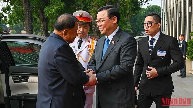 [Foto] Máximo dirigente legislativo de Vietnam recibe al presidente del Senado camboyano