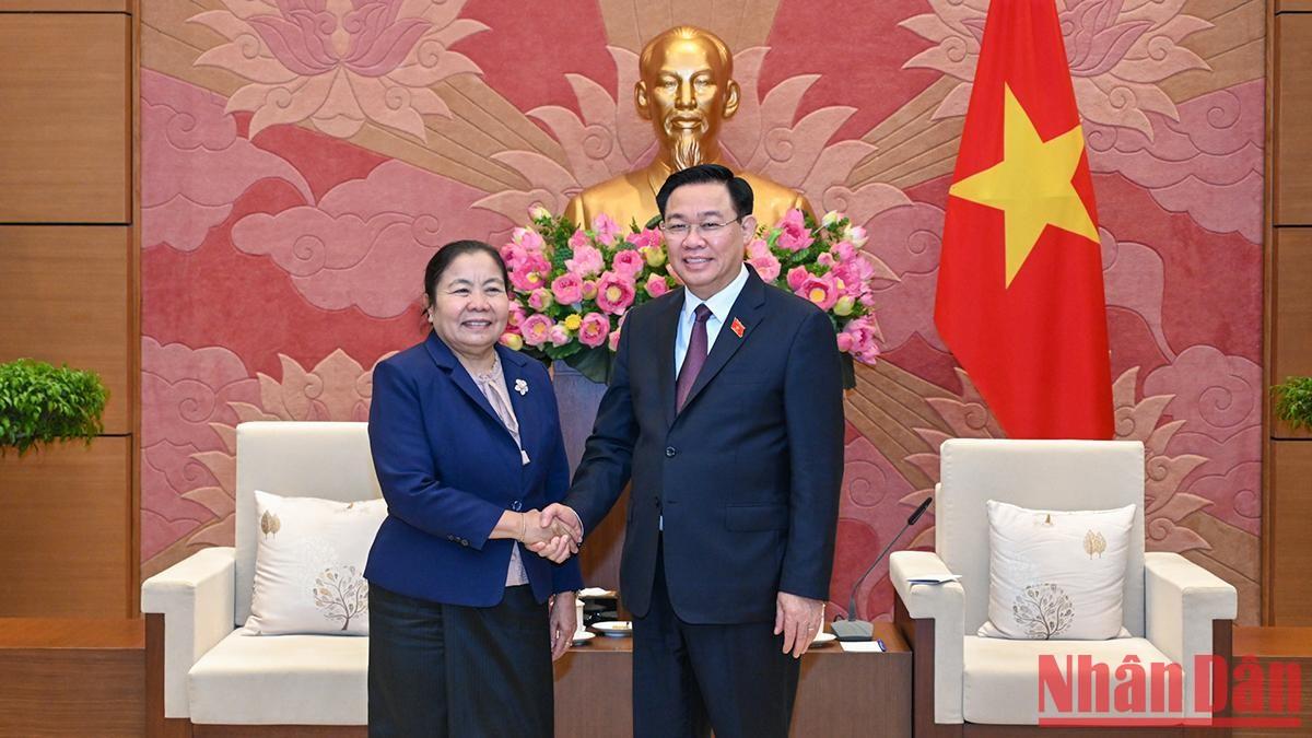 [Foto] Titular legislativo de Vietnam recibe a dirigente partidista de Laos 