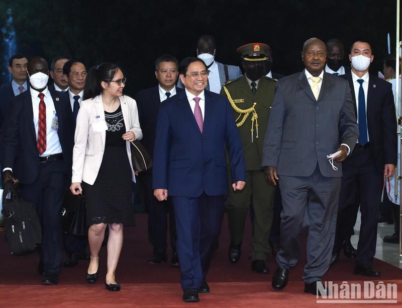 [Foto] Primer ministro vietnamita se reúne con el presidente de Uganda