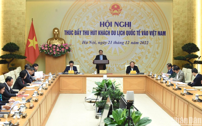 [Foto] Premier vietnamita preside conferencia sobre atracción de turistas internacionales