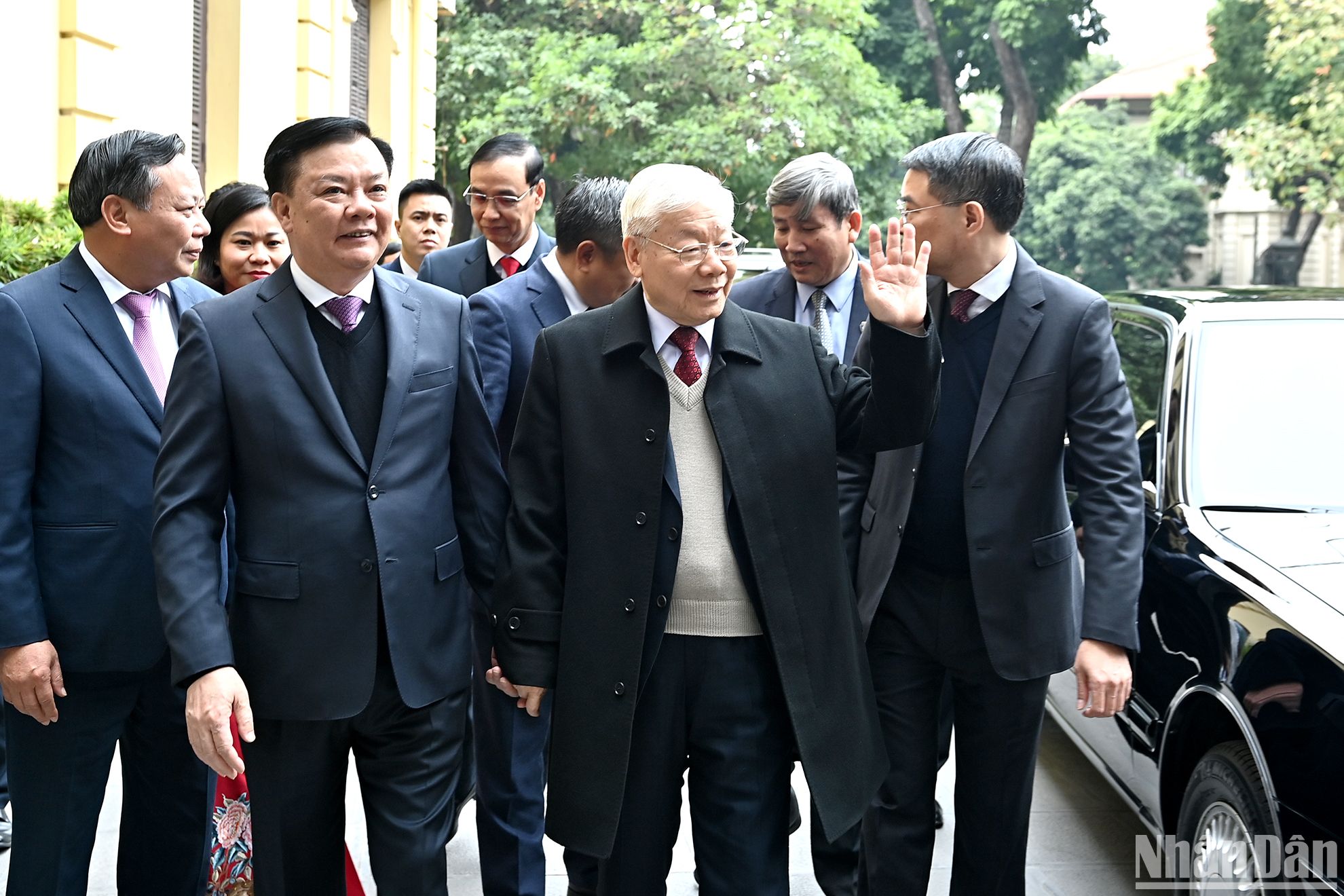 Secretario general del PCV visita y felicita a autoridades y población Hanói en ocasión del Tet