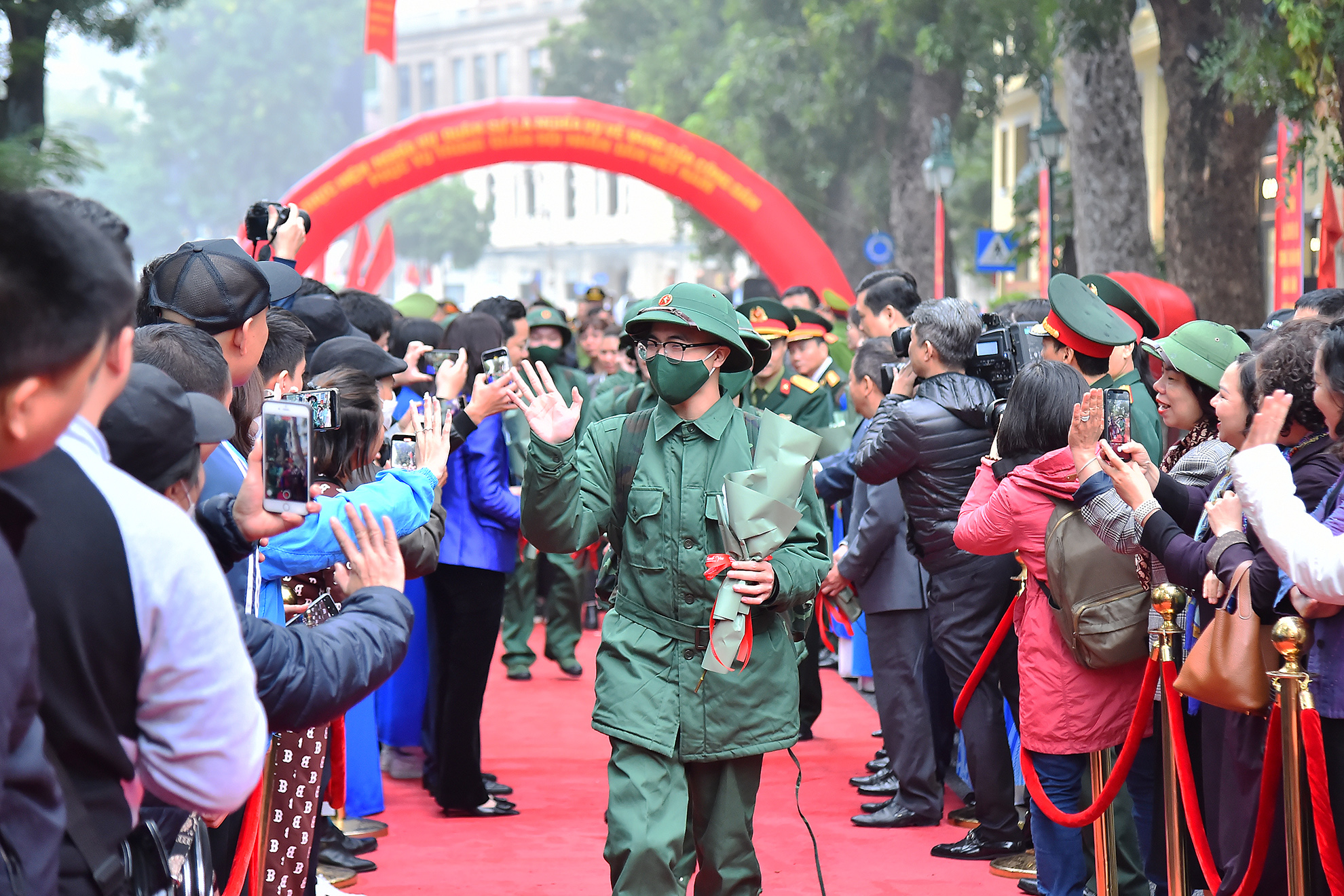 [Foto] Sonrisas de jóvenes hanoyenses alistados en el ejército 