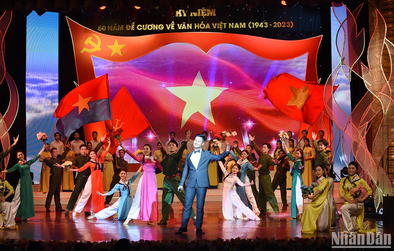Programa artístico especial para celebrar el 80 aniversario del Esquema sobre la Cultura vietnamita