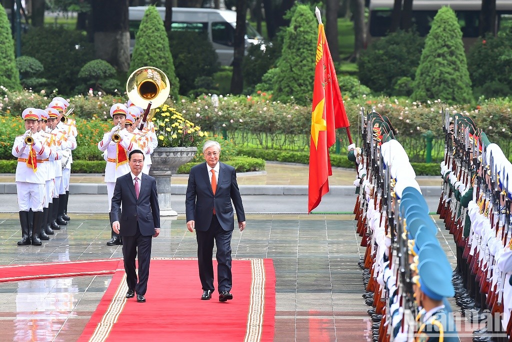 [Foto] Presidente vietnamita preside ceremonia de bienvenida a su homólogo kazajo