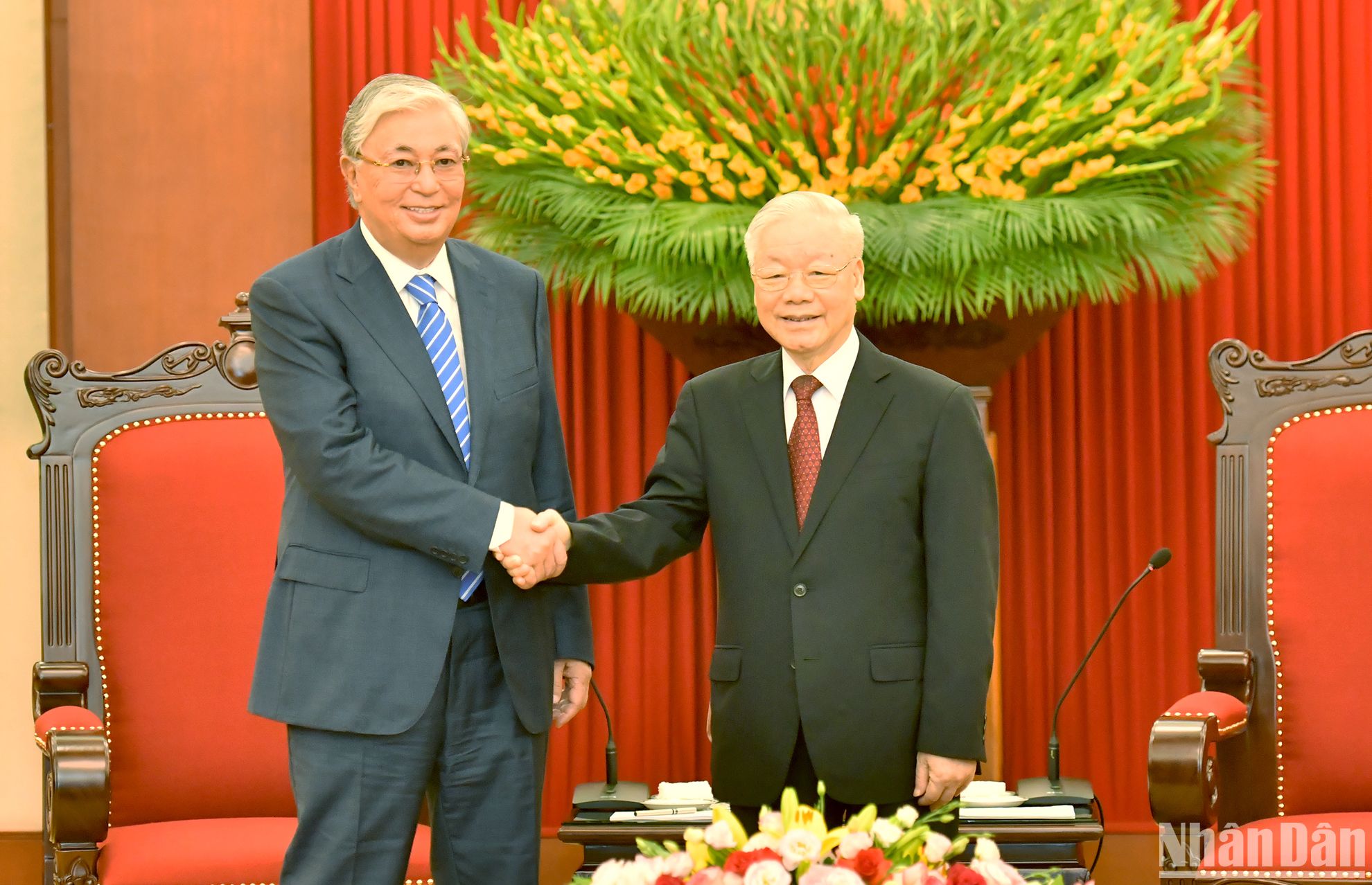 [Foto] Máximo dirigente partidista de Vietnam sostiene reunión con presidente kazajo