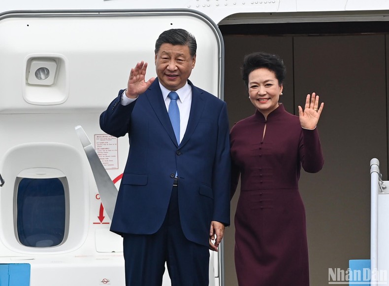[Foto] Máximo dirigente de China llega a Hanói para iniciar visita de Estado a Vietnam