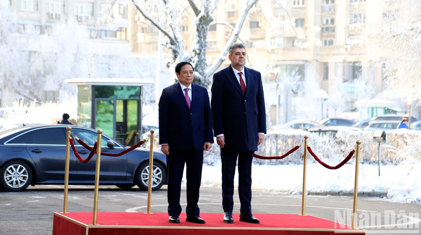 [Foto] Premier rumano preside ceremonia de bienvenida a su homólogo vietnamita