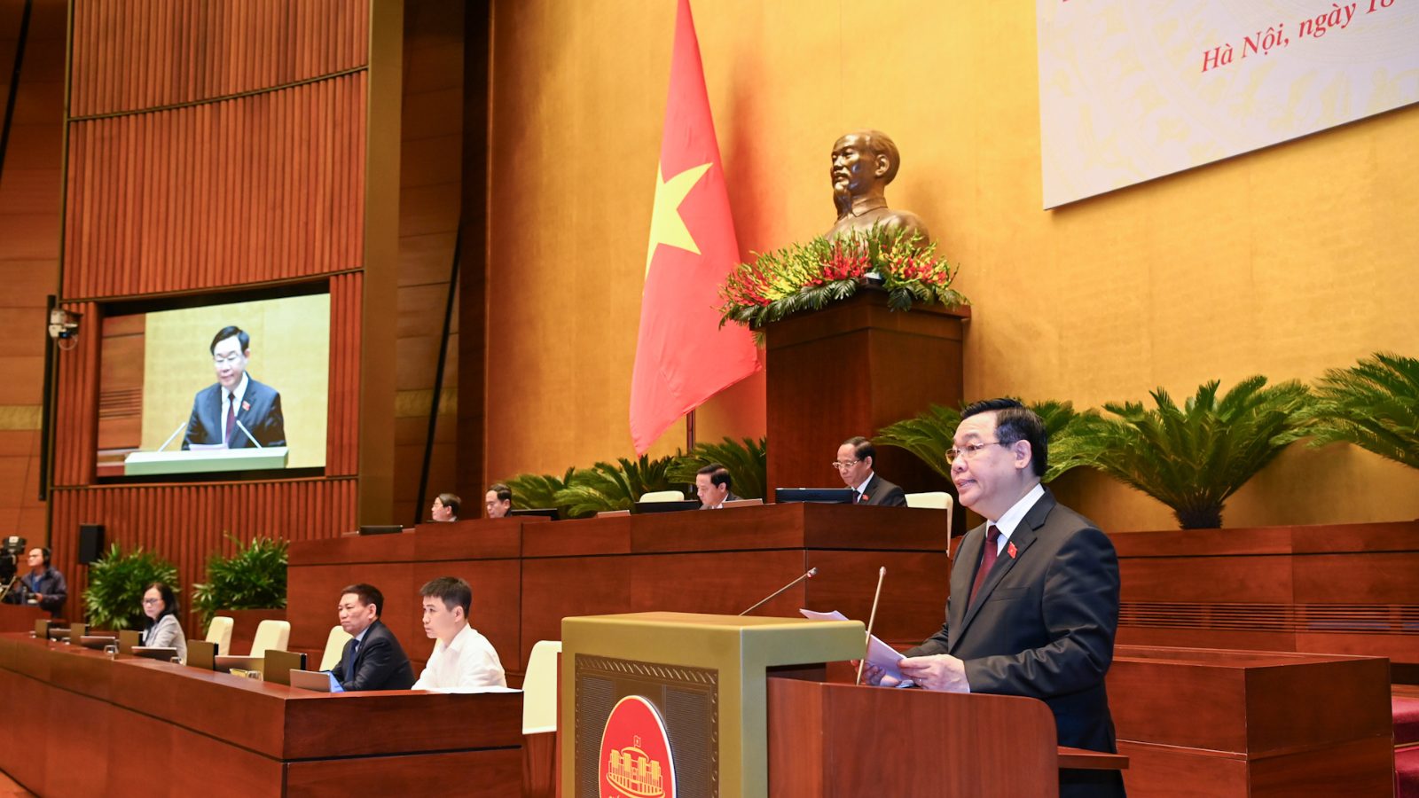 [Foto] Ministro de Finanzas vietnamita comparece ante Asamblea Nacional